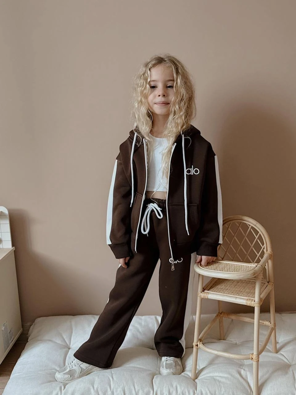 Kahverengi Alo İşlemeli Fermuarlı Takım