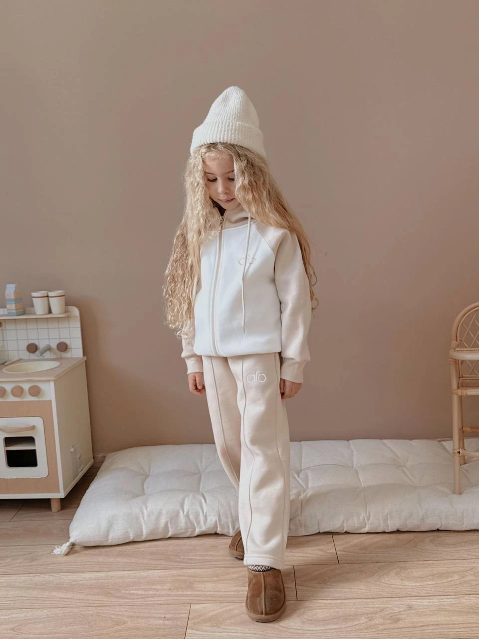 Krem Alo İşlemeli Takım