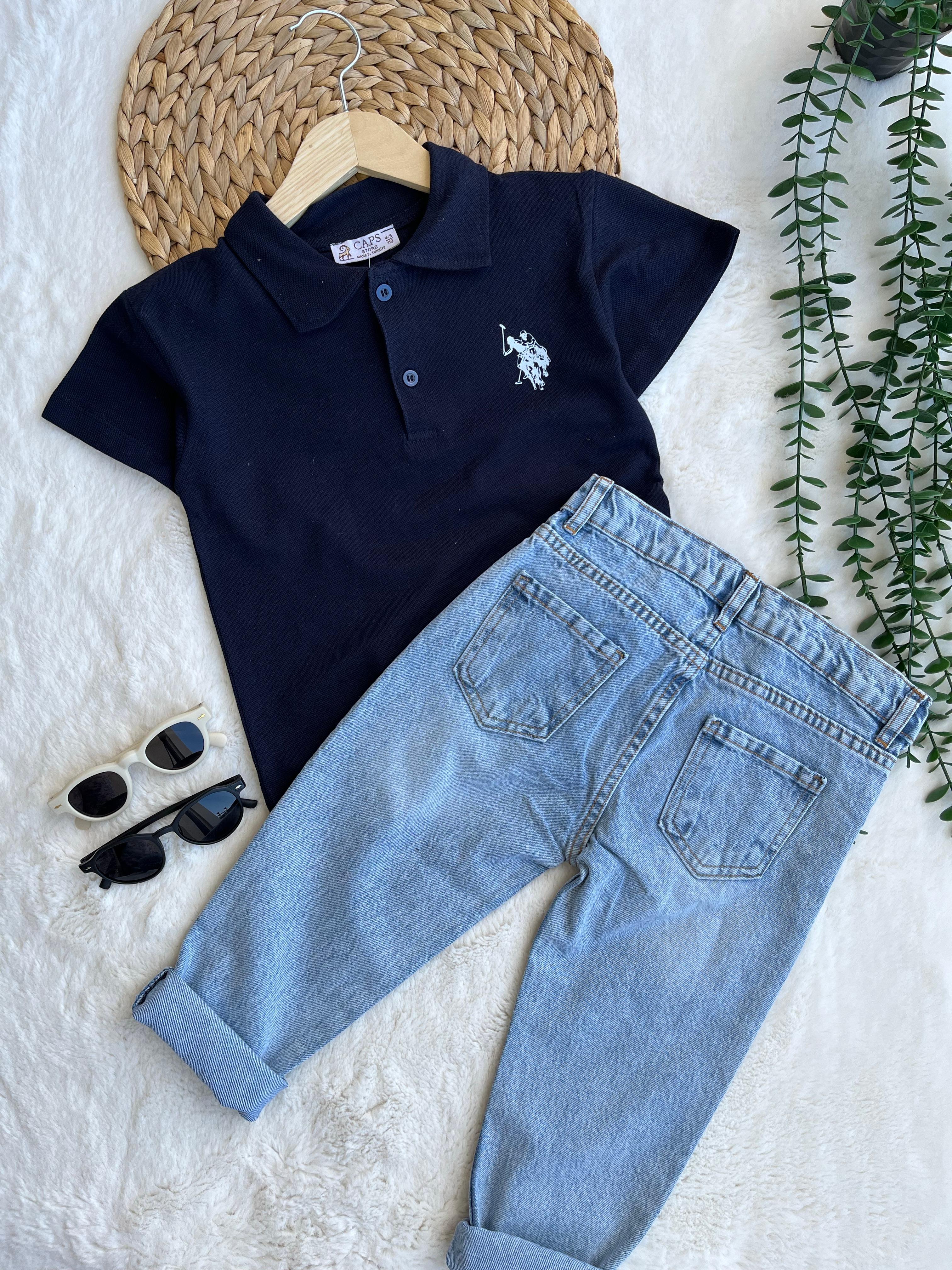 Lacivert Detaylı Tişört Açık Renk Kot Pantalon Takım
