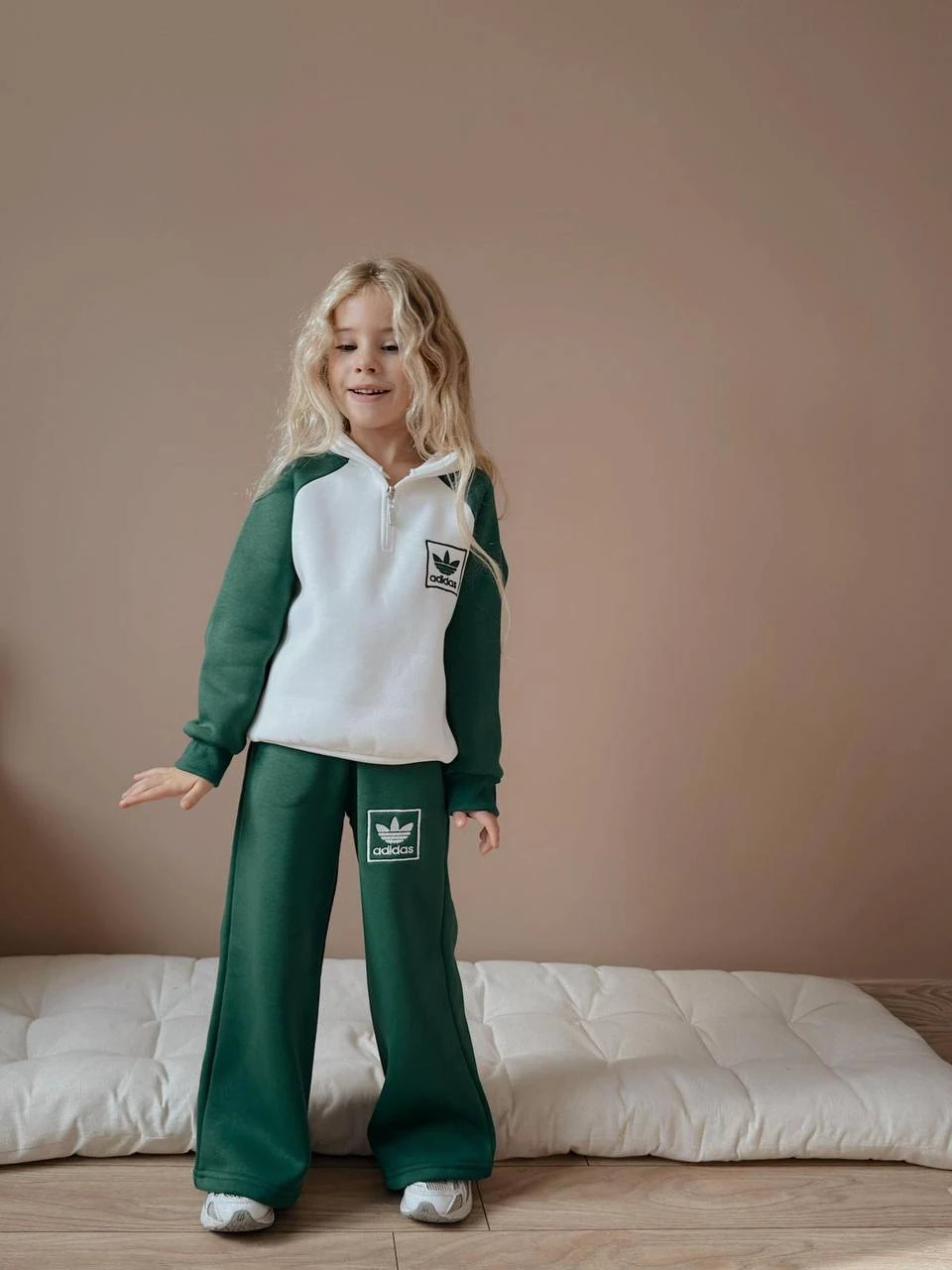 Yeşil Detaylı Marka İşlemeli Takım