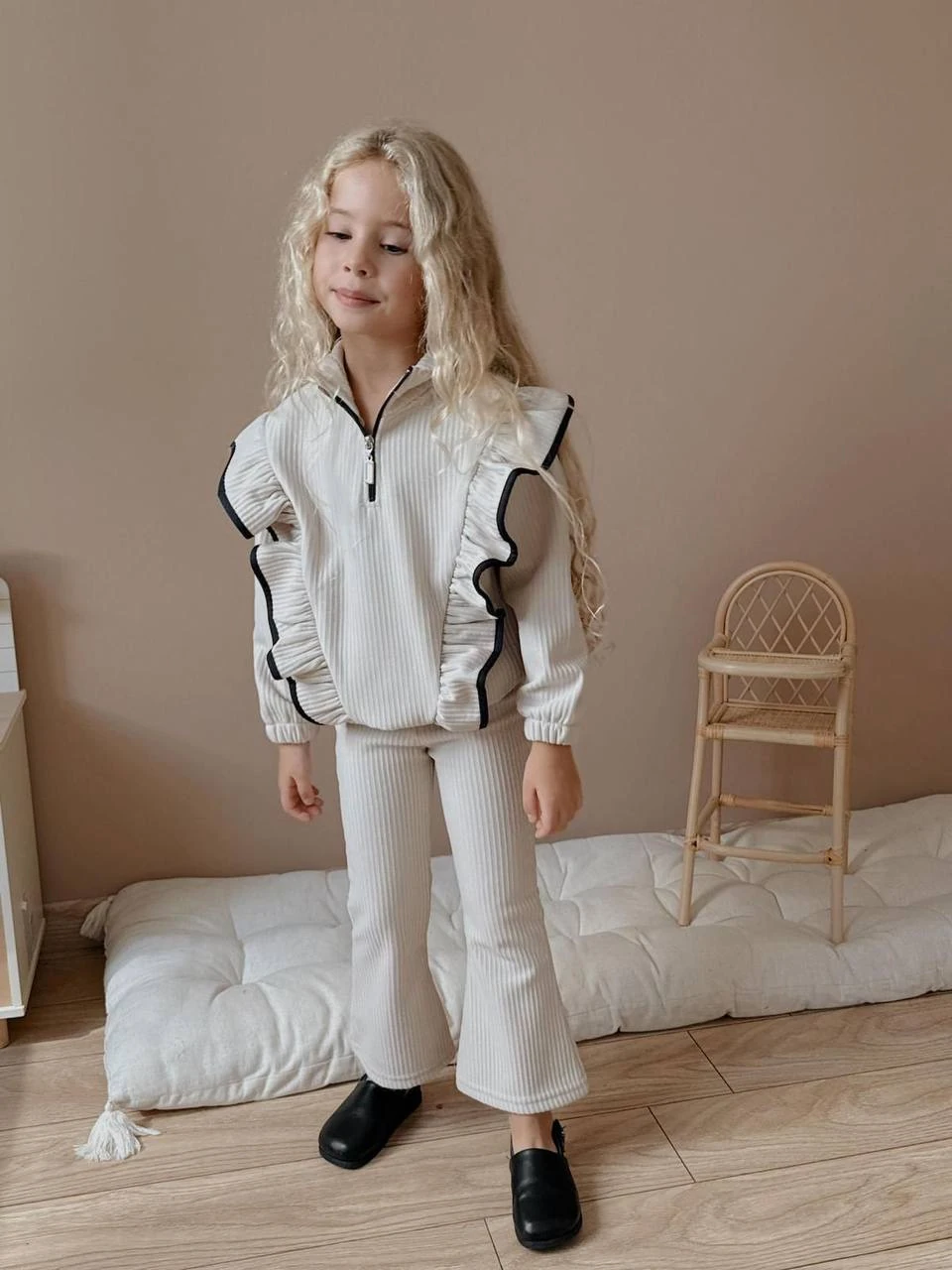 Krem Renk Fırfırlı Takım