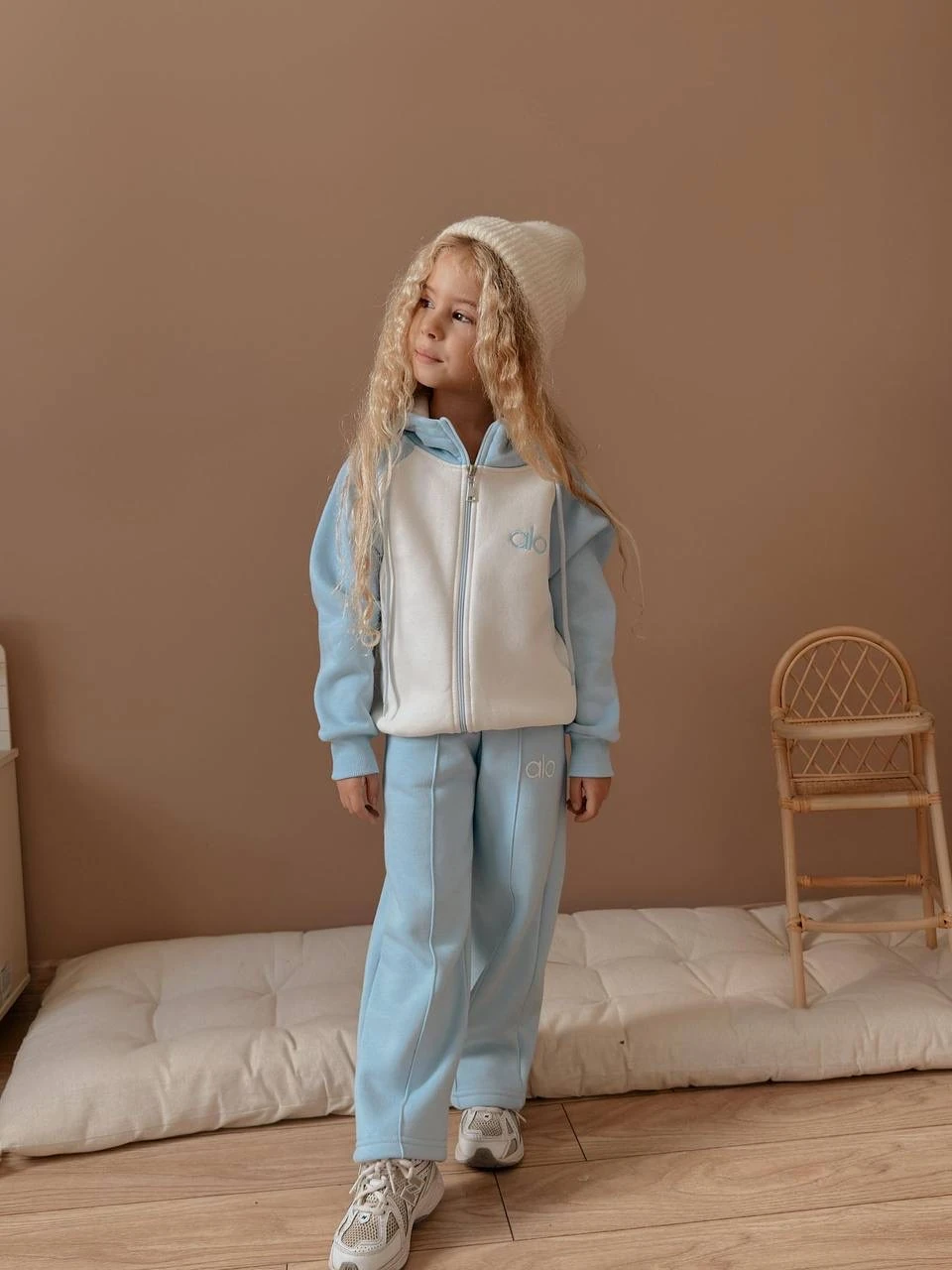 Mavi Alo İşlemeli Takım