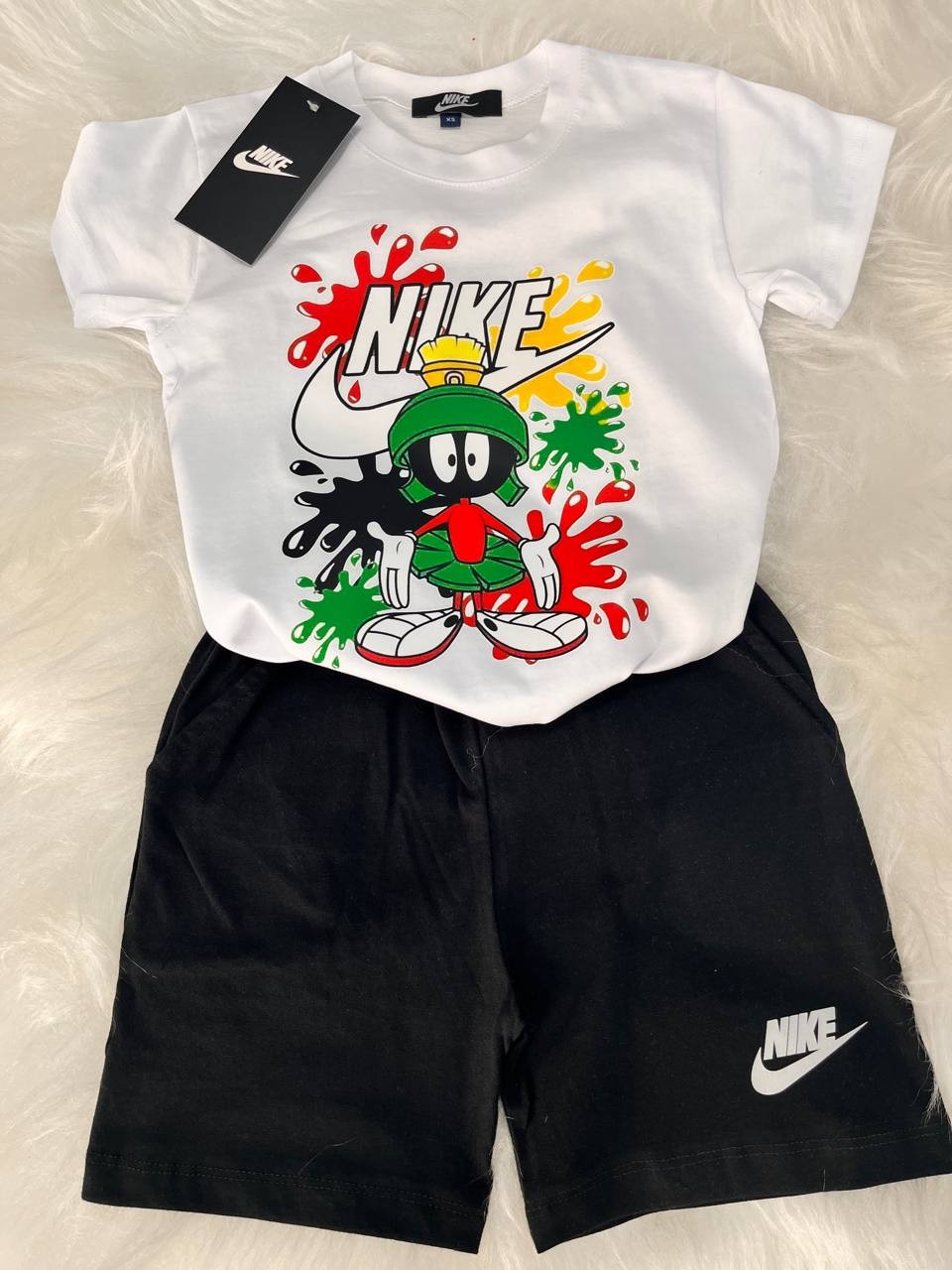 Siyah Şortlu Nike Baskılı Takım