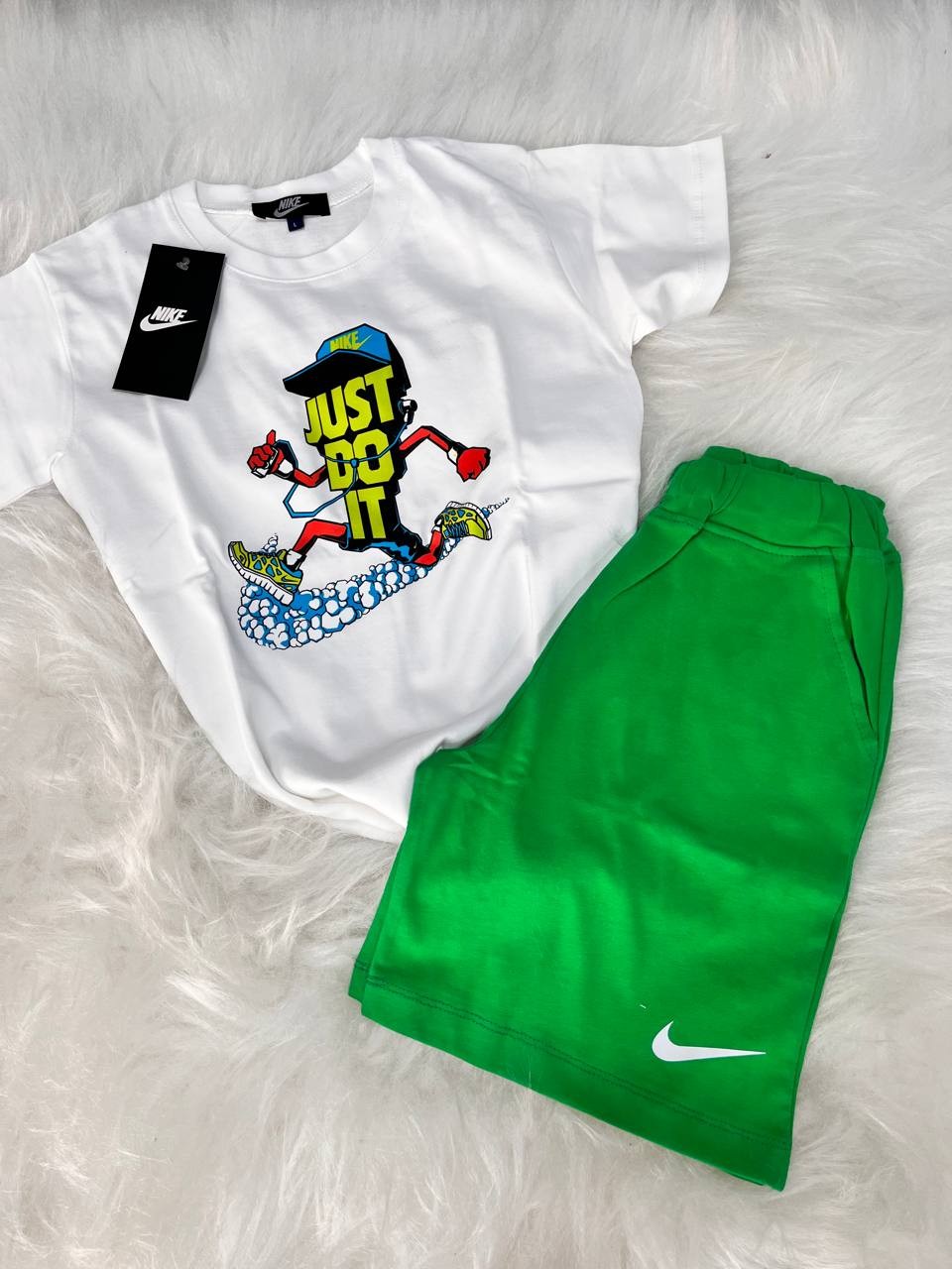 Yeşil Şortlu Nike Baskılı Takım