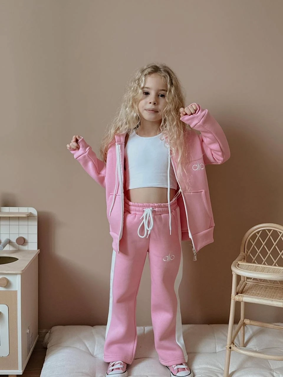 Pembe Alo İşlemeli Fermuarlı Takım