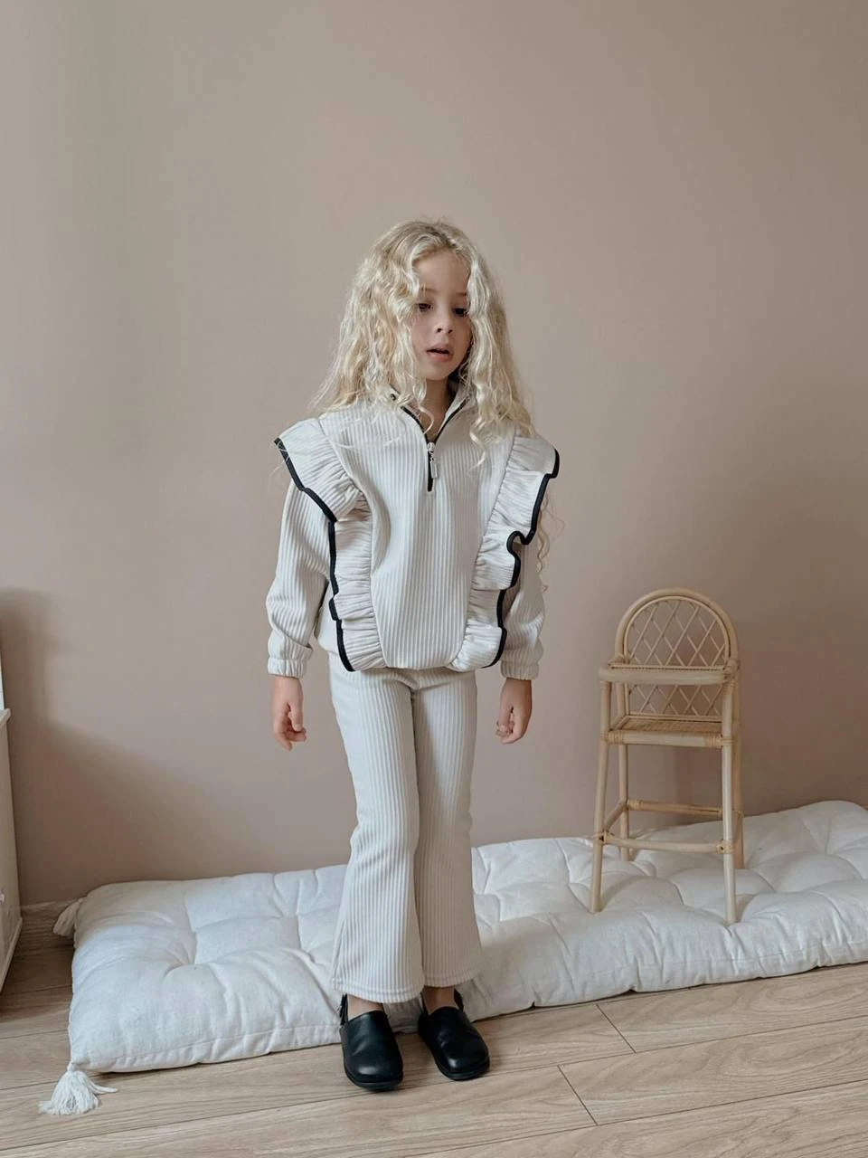 Krem Renk Fırfırlı Takım