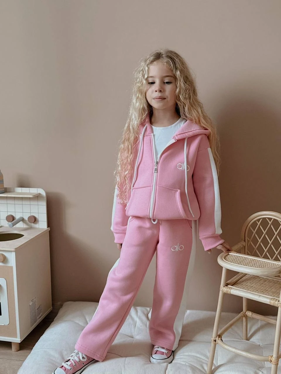 Pembe Alo İşlemeli Fermuarlı Takım