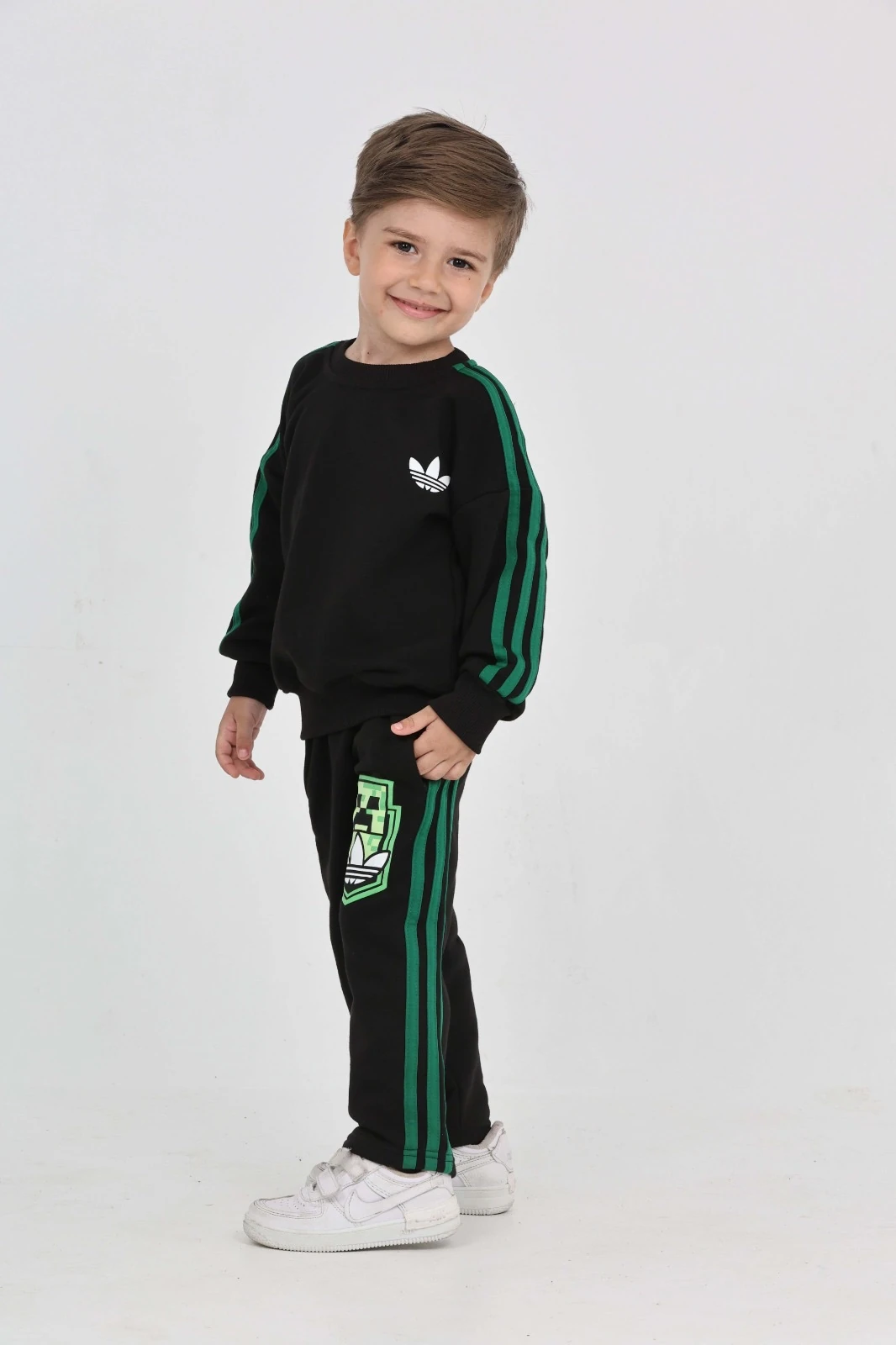 Marka Baskılı Siyah Takım