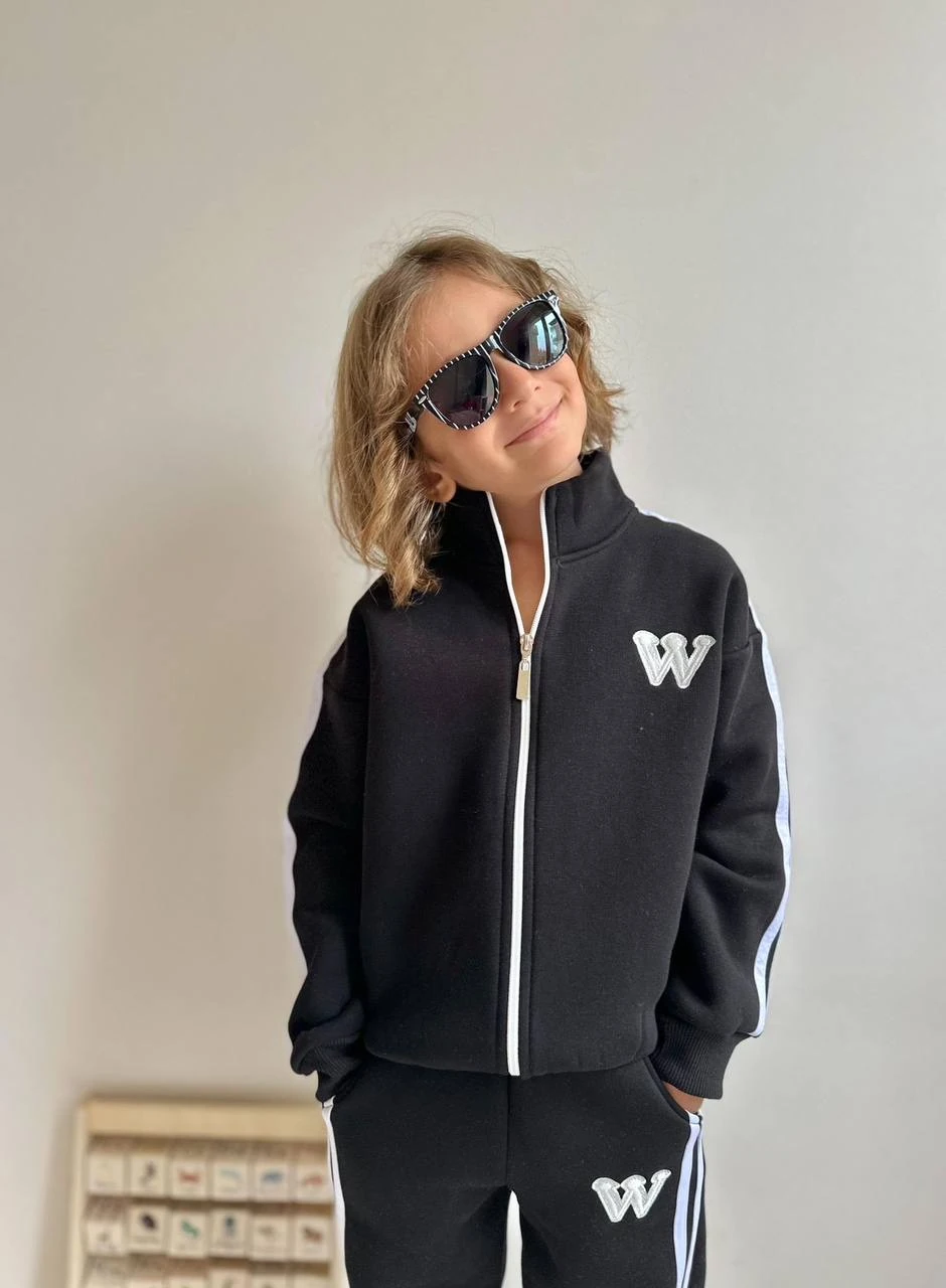 Wiki Model Siyah Fermuarlı Takım