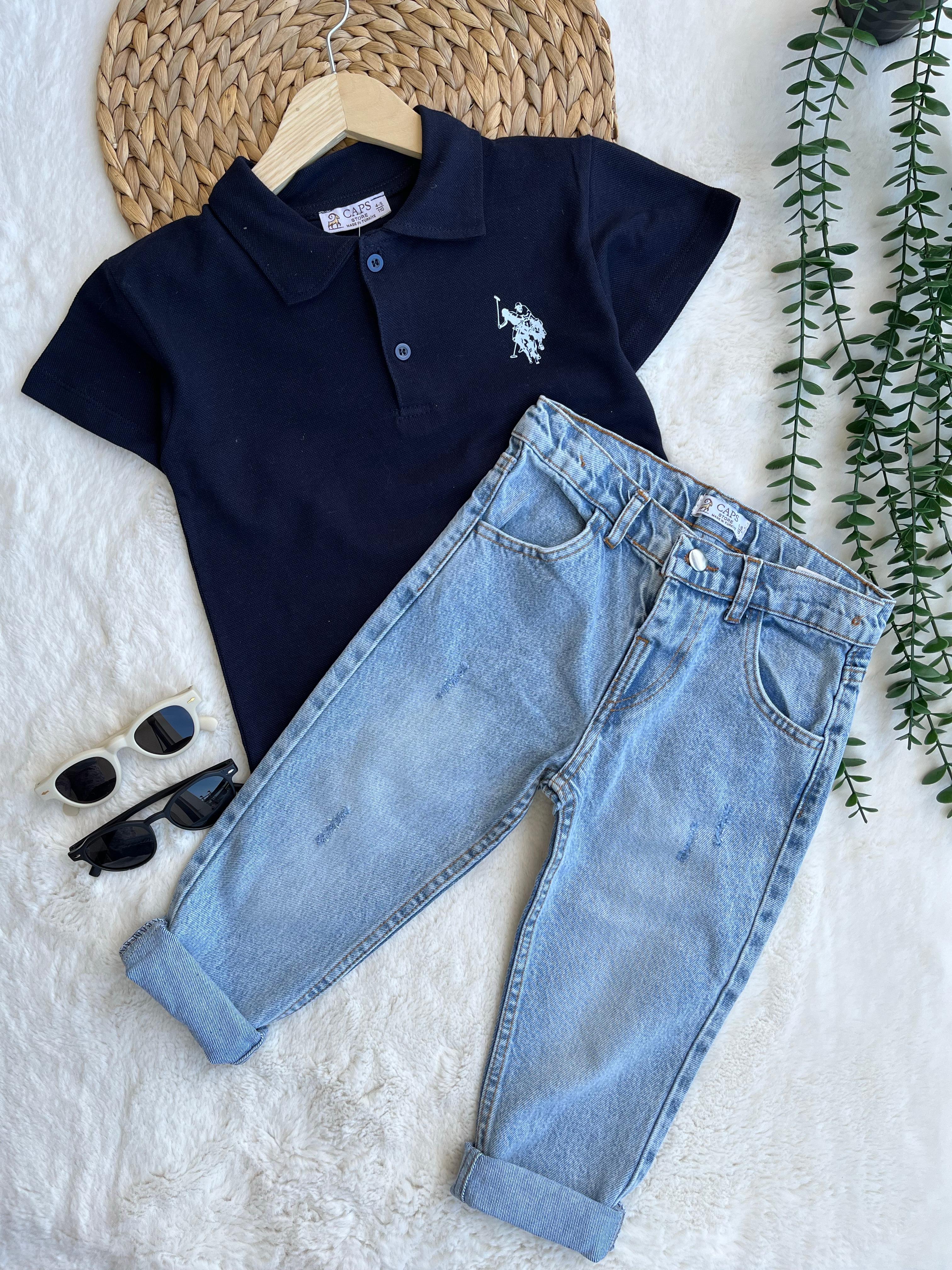 Lacivert Detaylı Tişört Açık Renk Kot Pantalon Takım