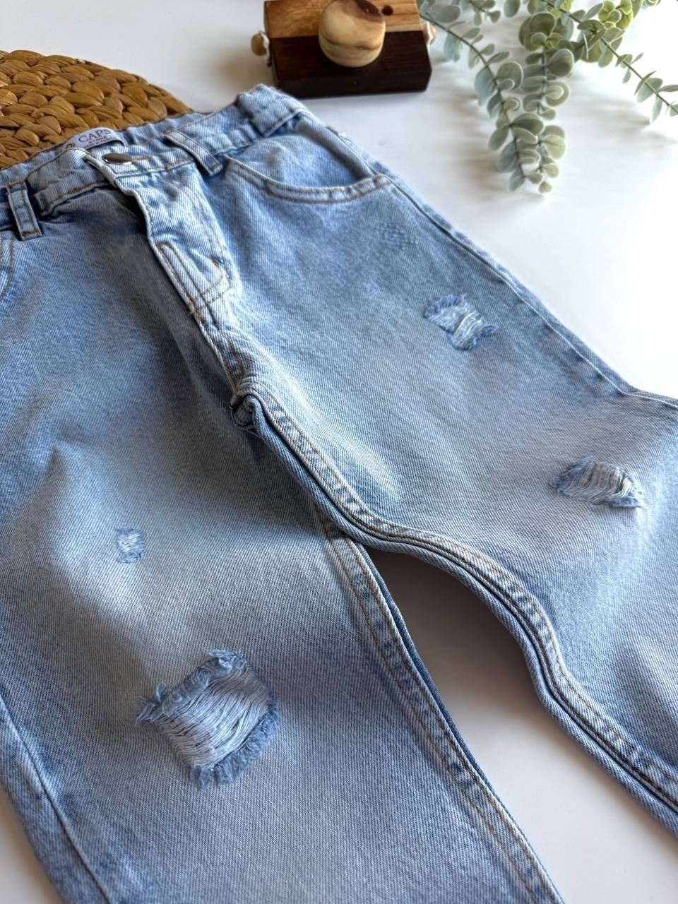 Açık Renk Yırtık Detaylı Denim Pantalon