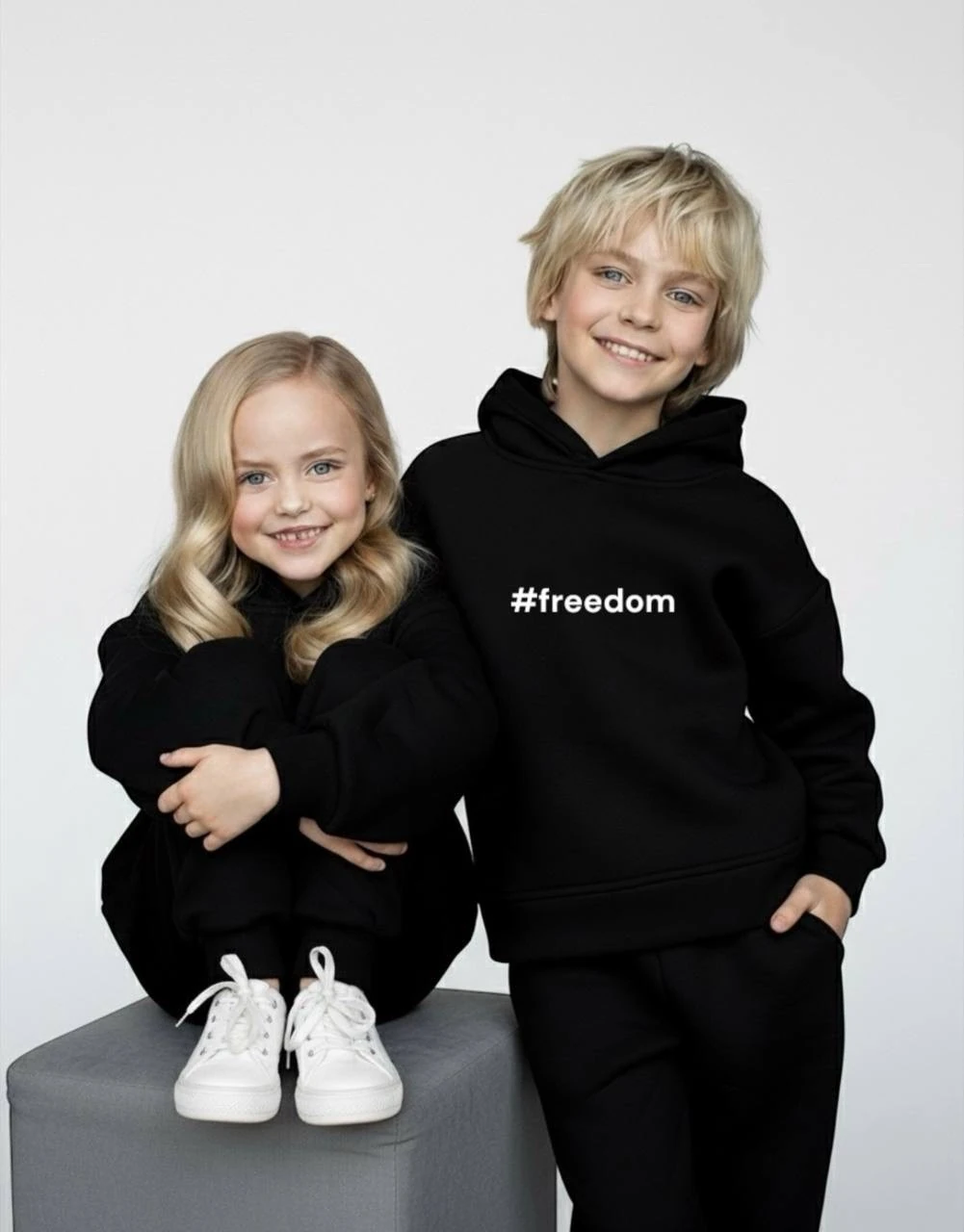 Siyah Kapşonlu Takım