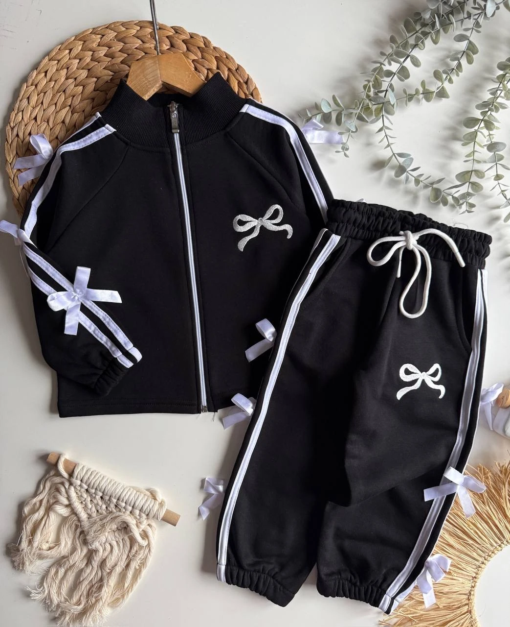 Siyah Fiyonklu Takım