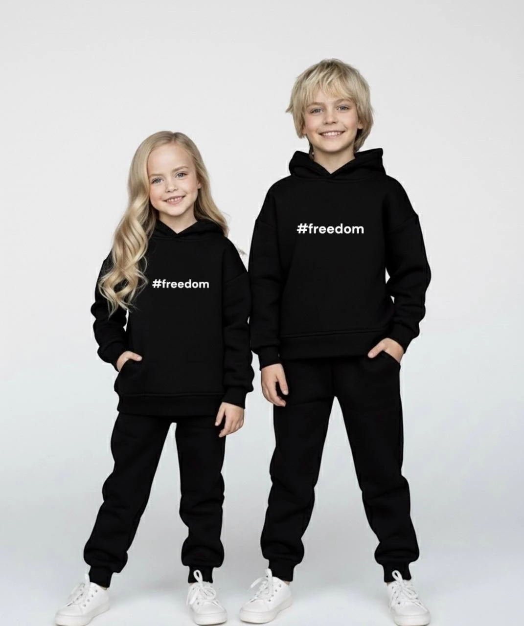 Siyah Kapşonlu Takım