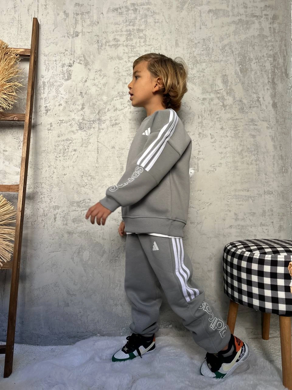 Gri Marka Baskılı Takım