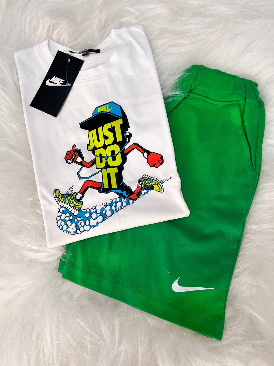 Yeşil Şortlu Nike Baskılı Takım