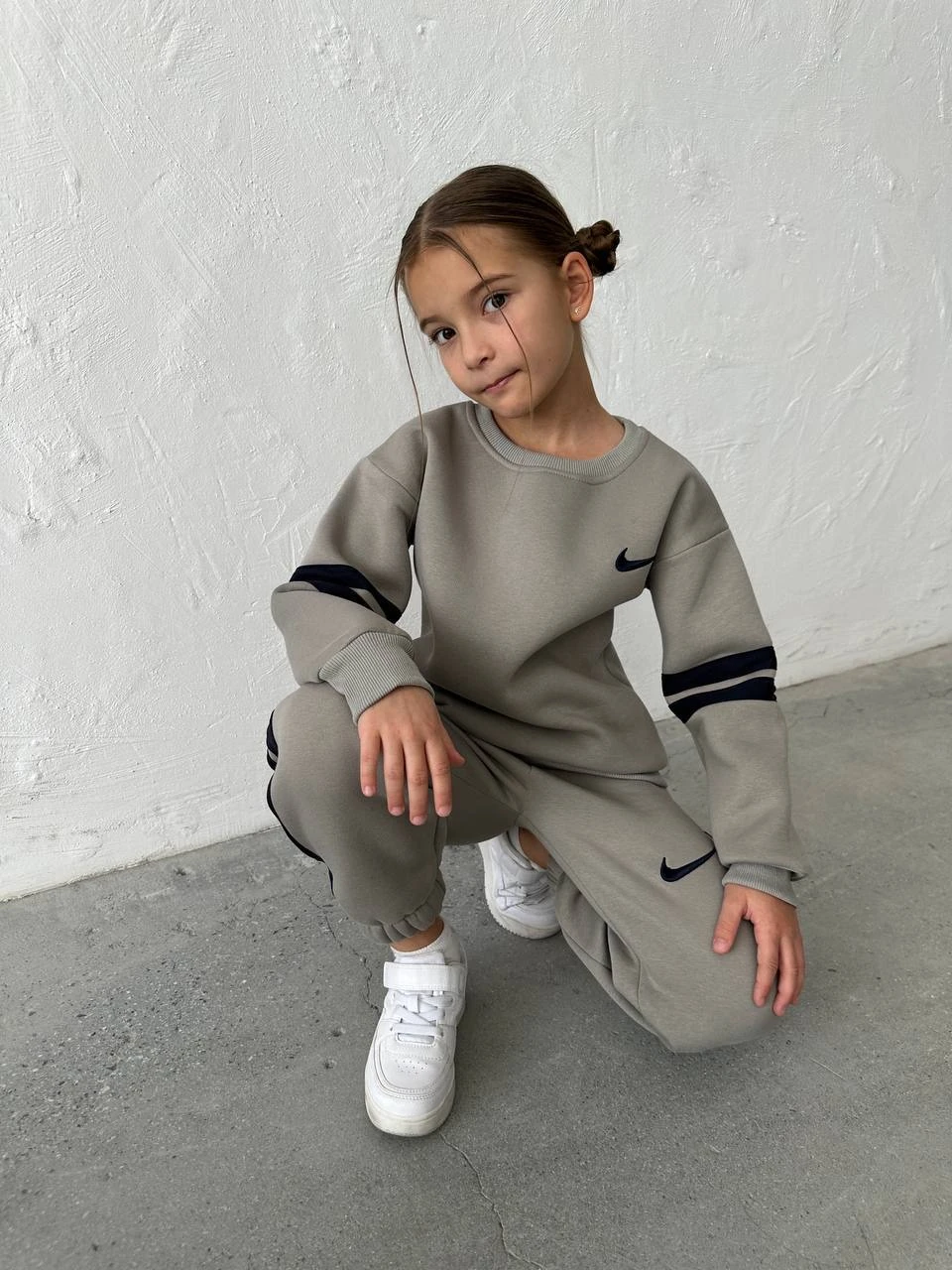 Gri Marka İşlemeli Takım