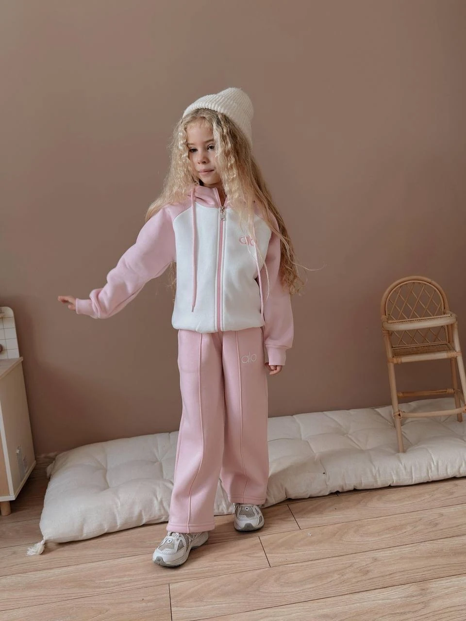 Pembe Alo İşlemeli Takım