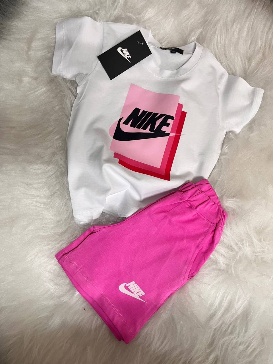 Pembe Şortlu Nike Baskılı Takım