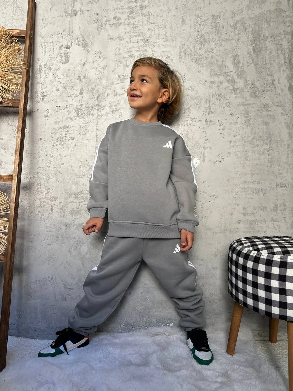 Gri Marka Baskılı Takım