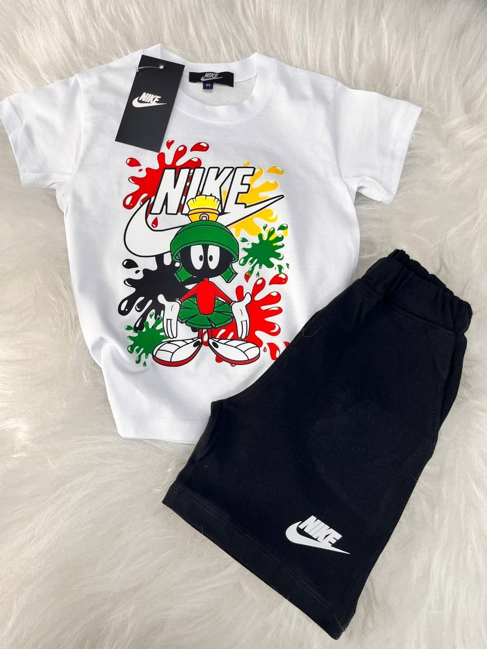 Siyah Şortlu Nike Baskılı Takım