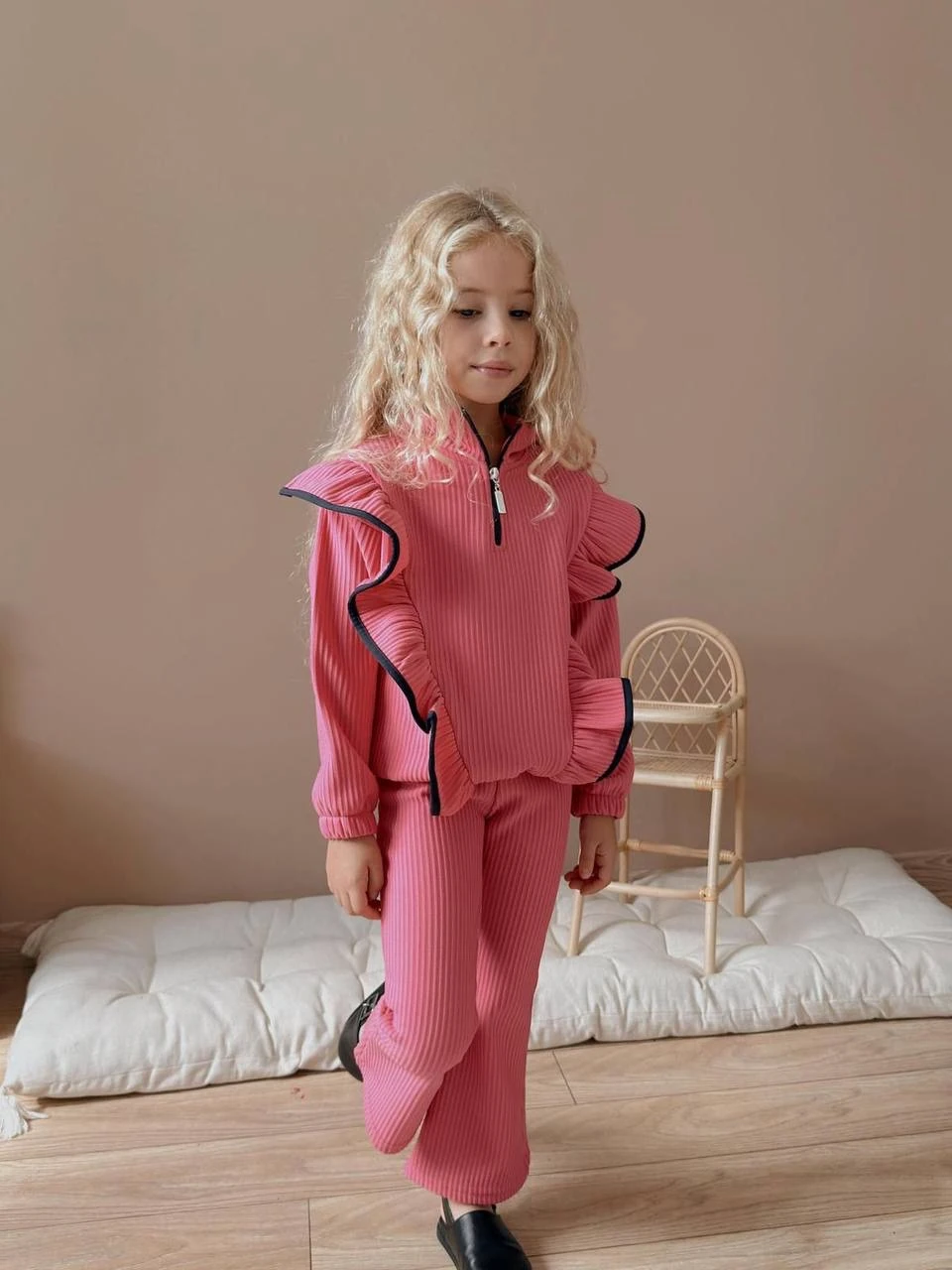 Pembe Fırfırlı Takım