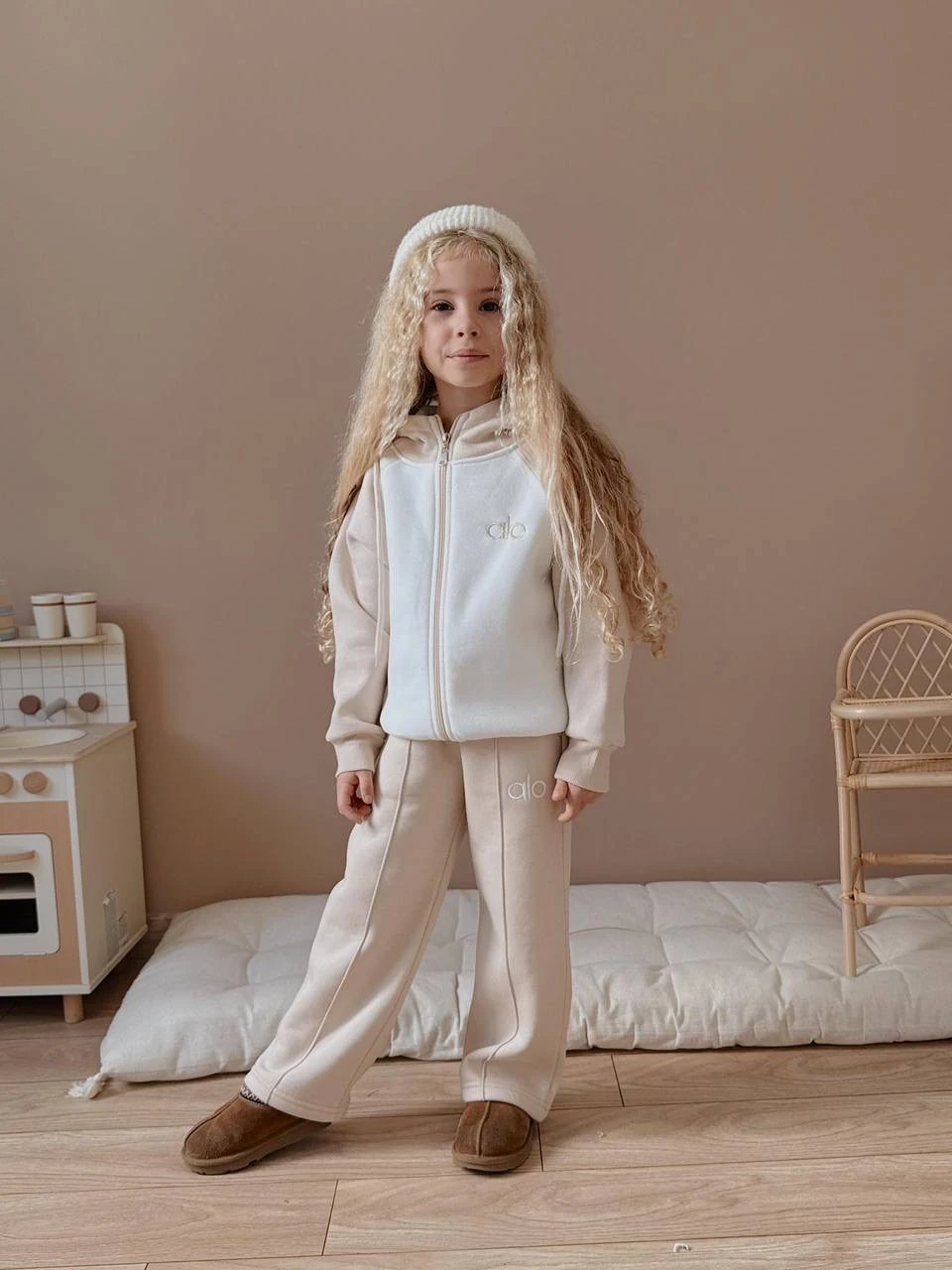 Krem Alo İşlemeli Takım