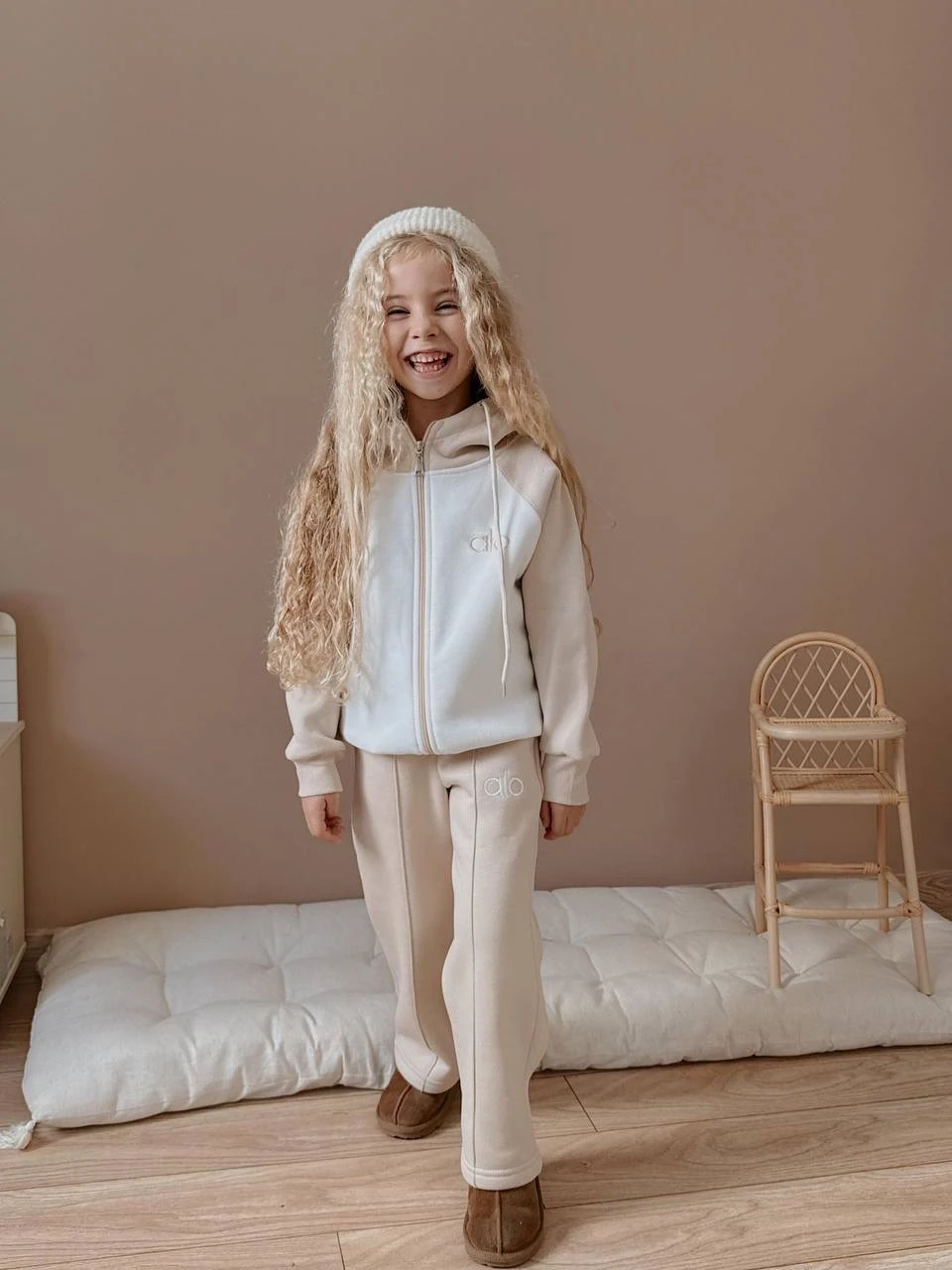 Krem Alo İşlemeli Takım