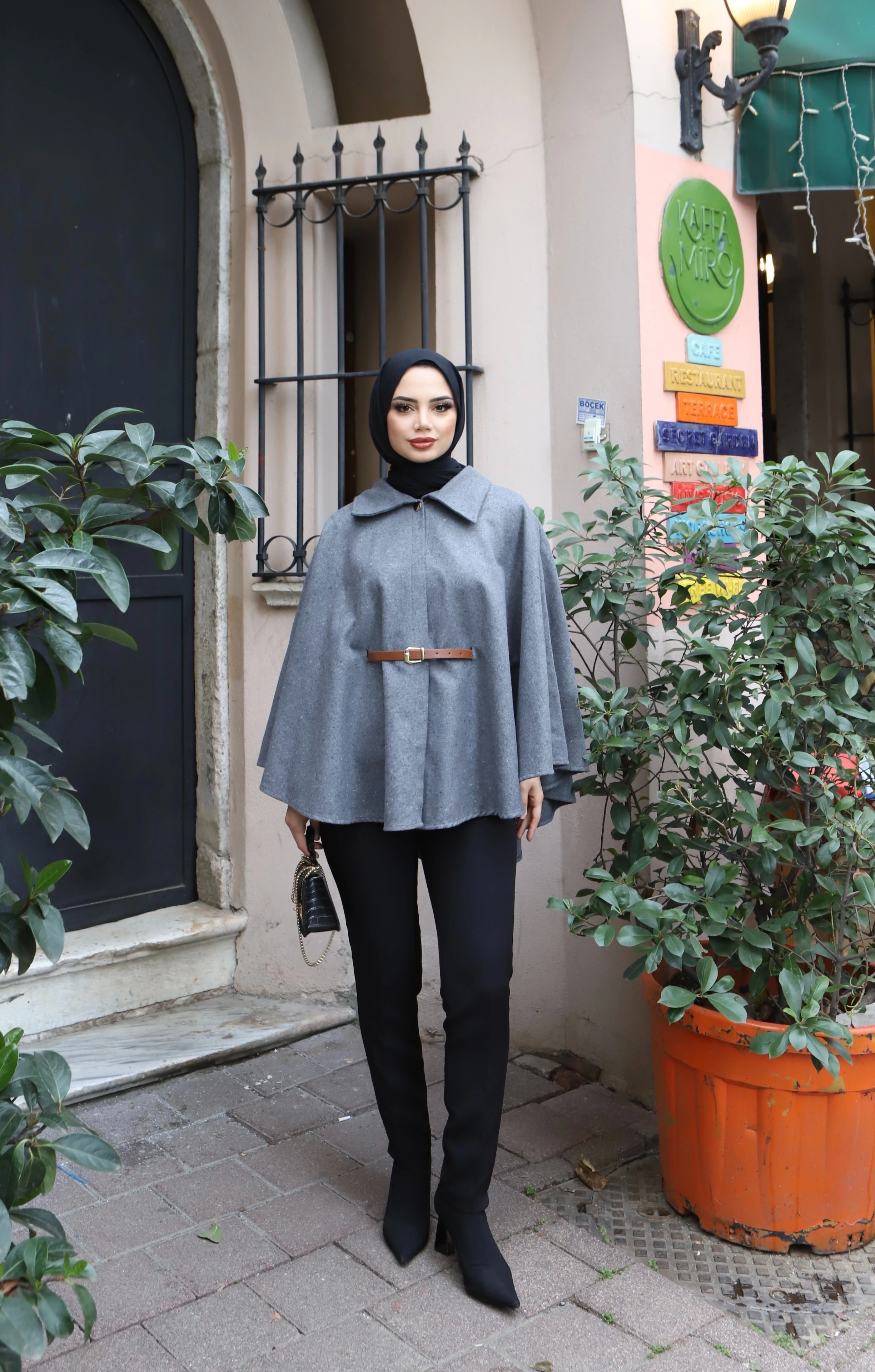 Kemerli Kaşe Pelerin