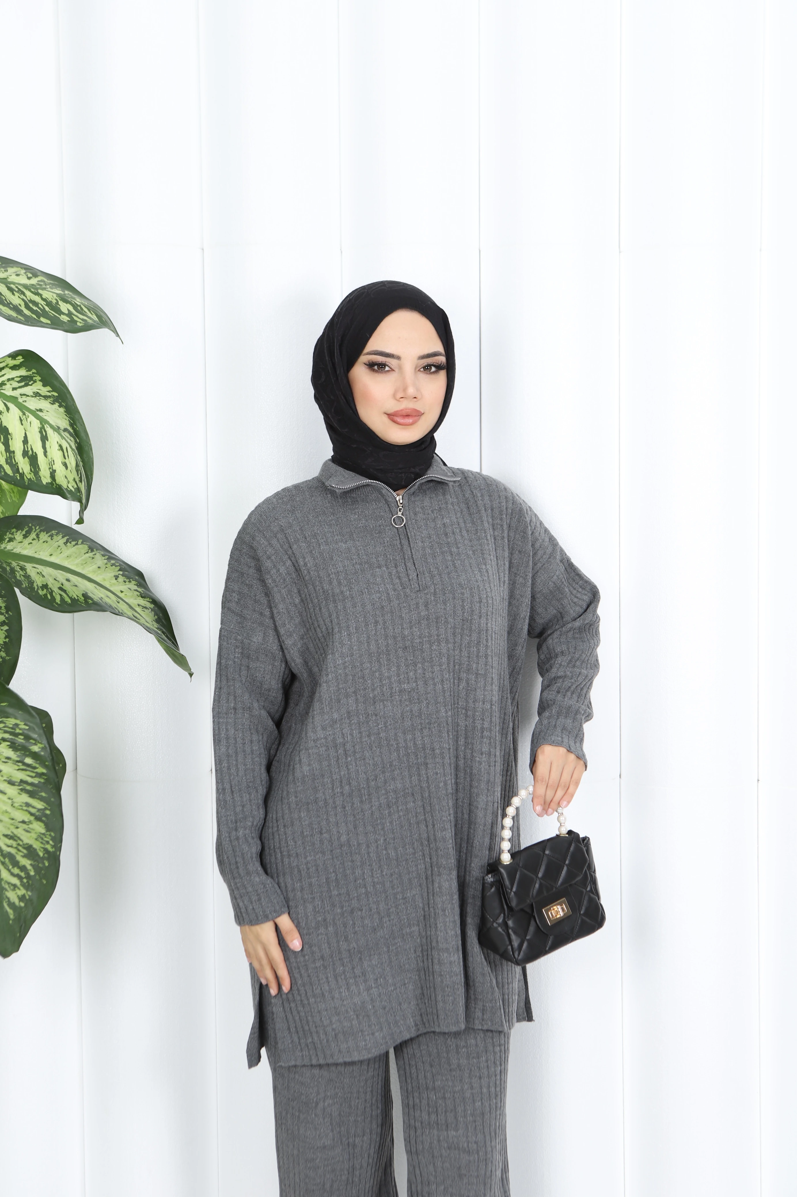 Yakası Fermuarlı Triko Pantolonlu Takım