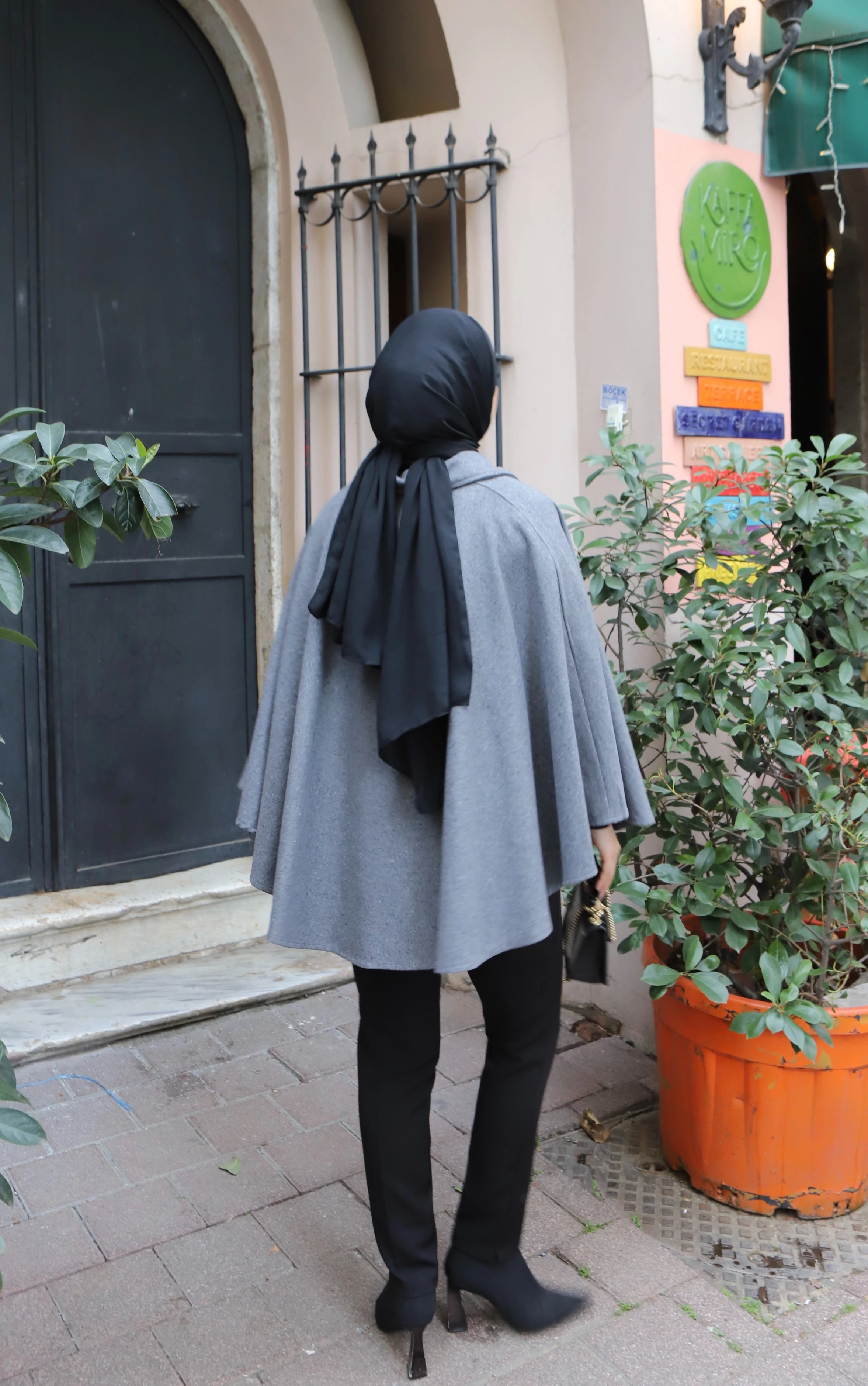 Kemerli Kaşe Pelerin