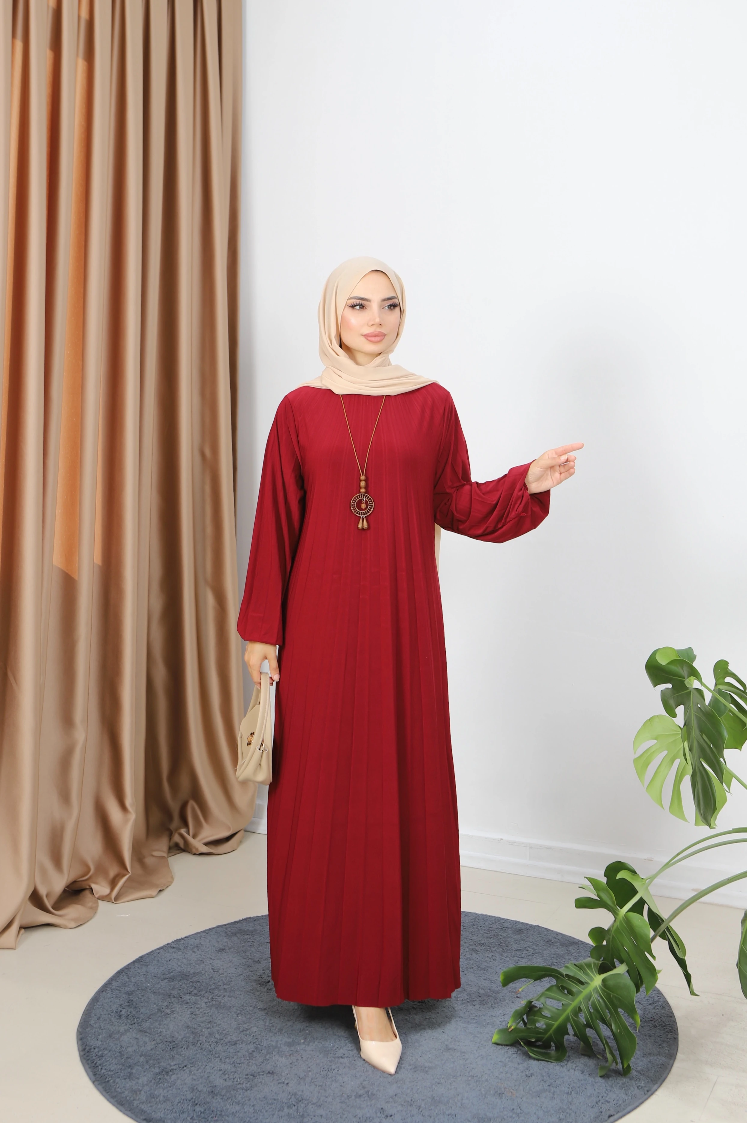 KOLYELİ PİLİSELİ SANDY ELBİSE