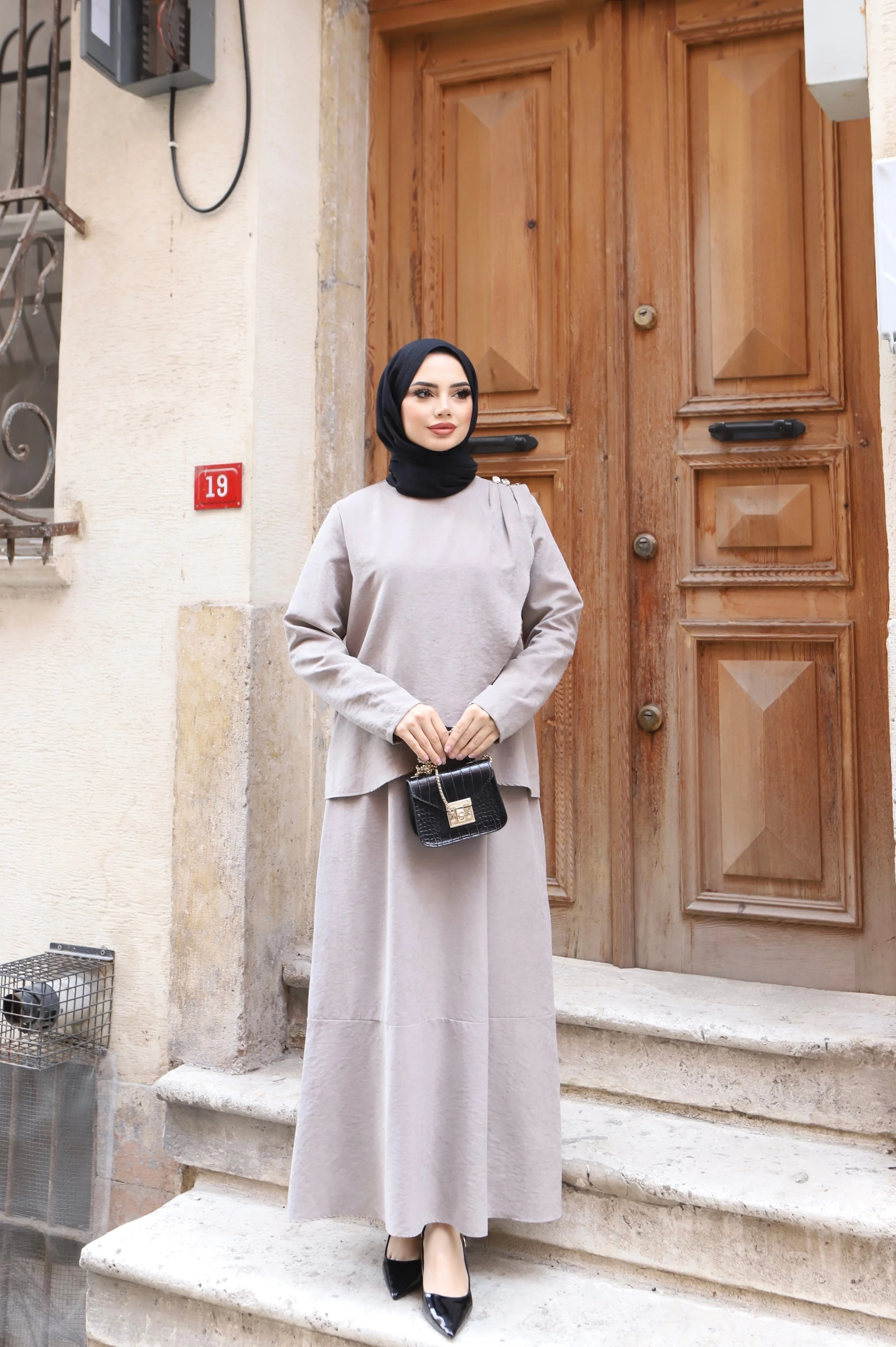 Omuzdan Pileli İpek Süet Elbise