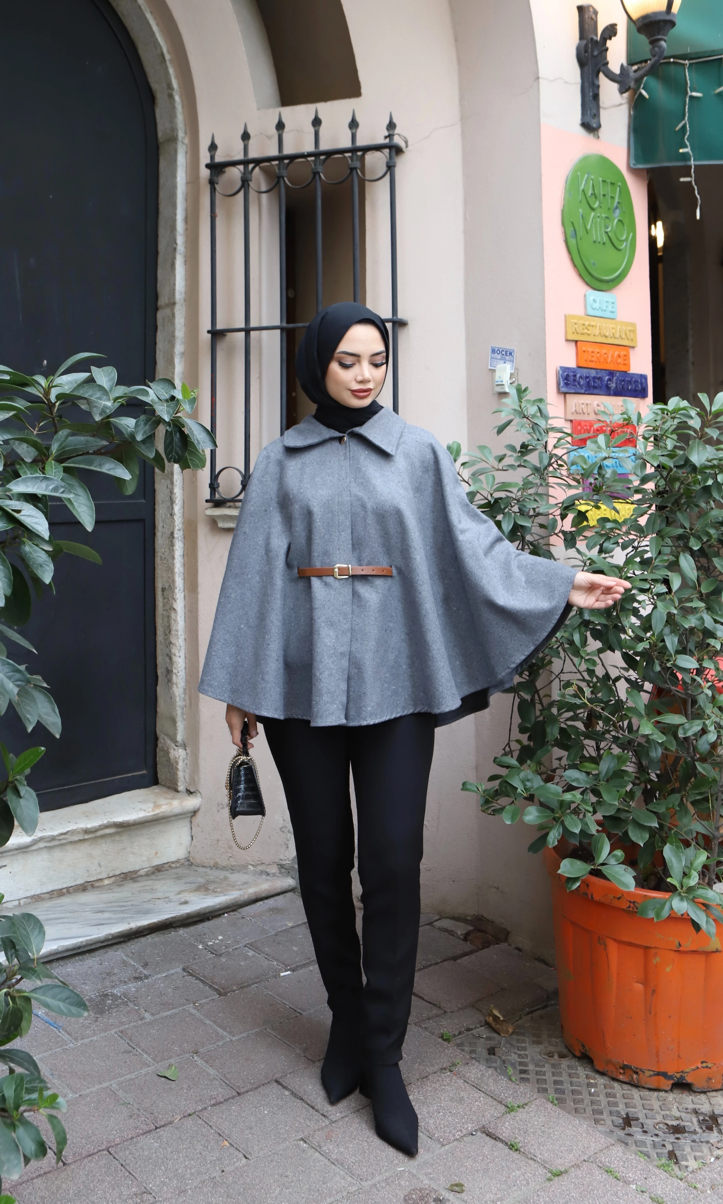 Kemerli Kaşe Pelerin