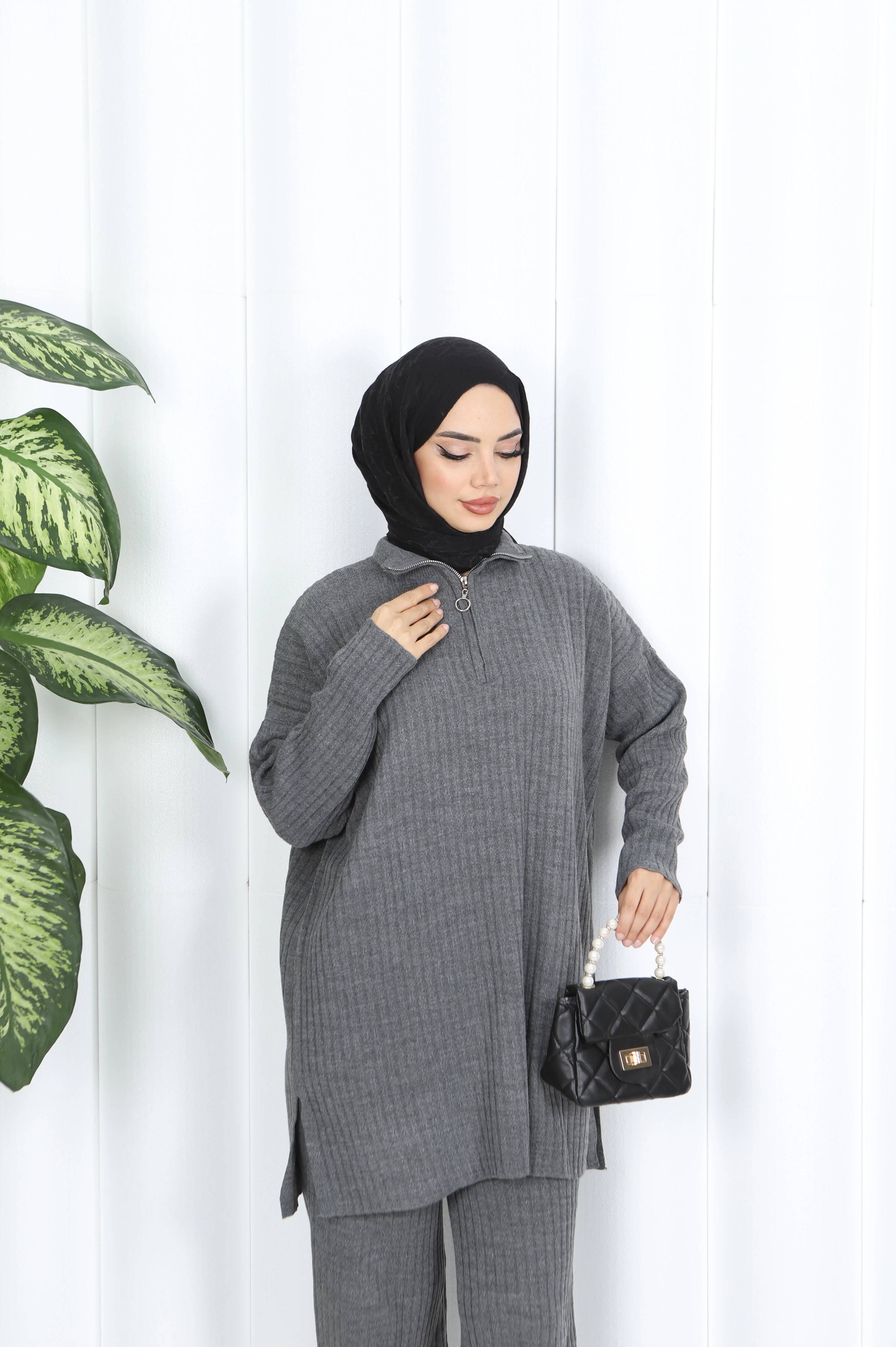 Yakası Fermuarlı Triko Pantolonlu Takım