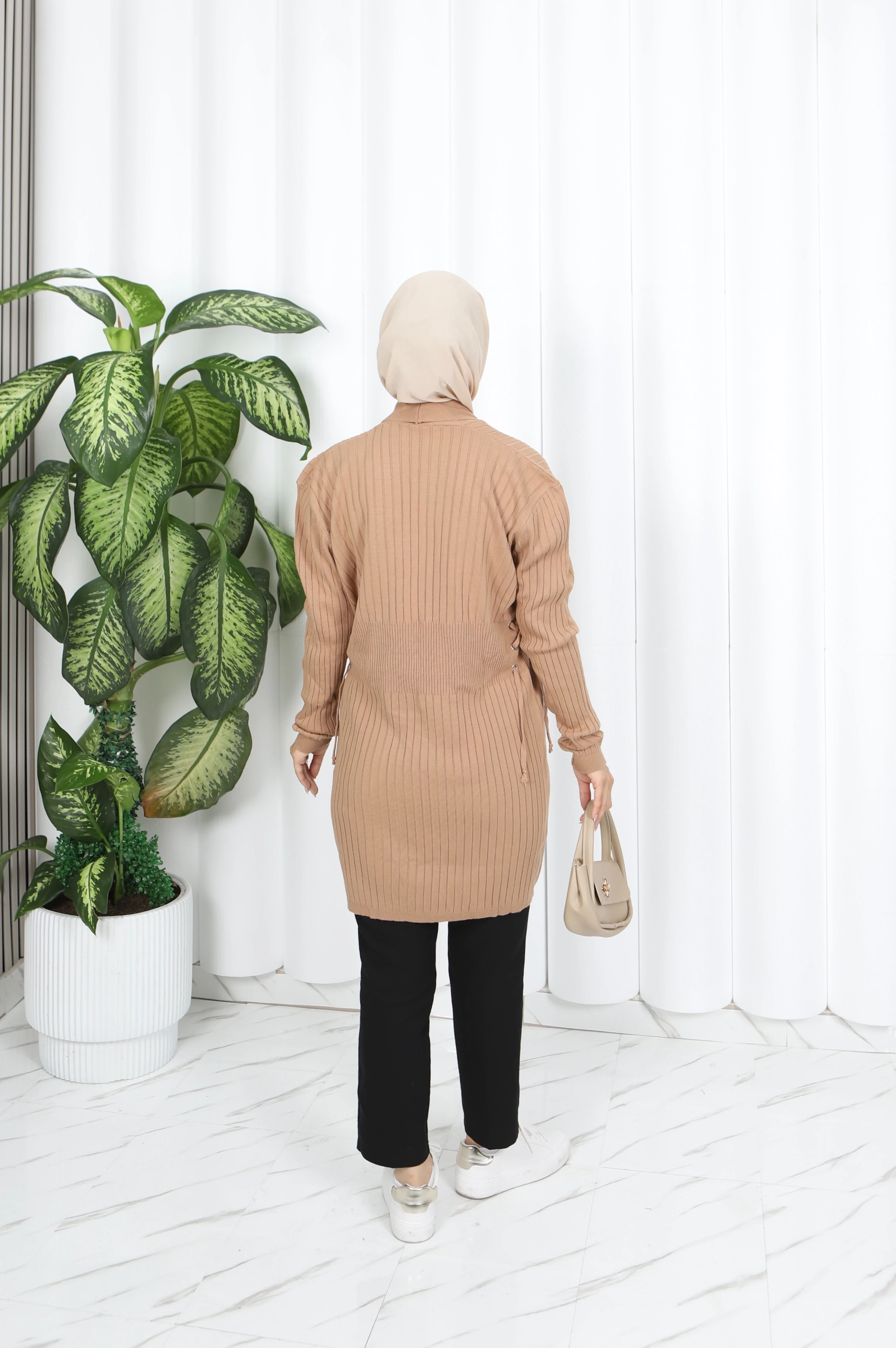 KUŞGÖZÜ DETAYLI BAĞCIKLI HIRKA