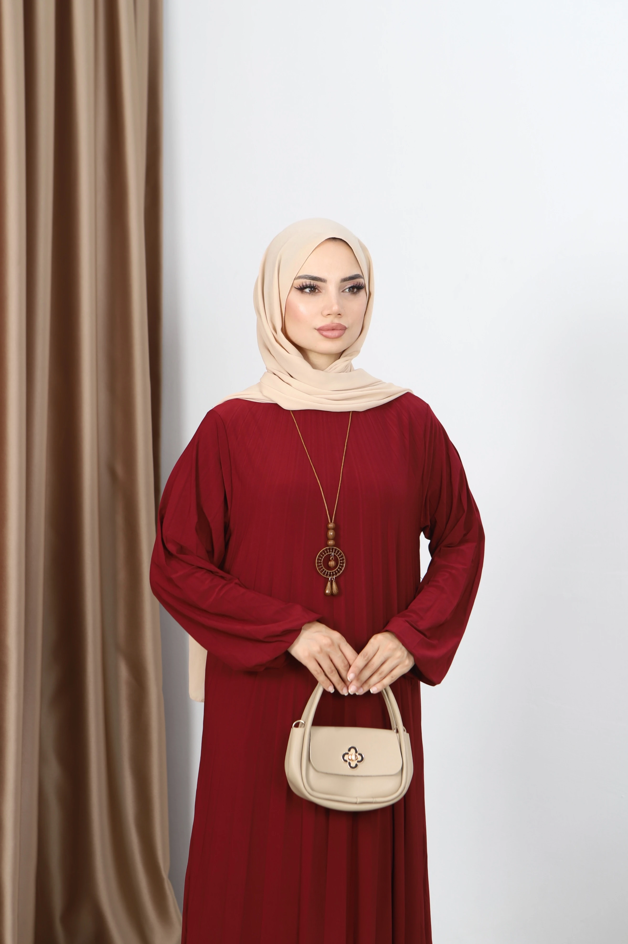 KOLYELİ PİLİSELİ SANDY ELBİSE