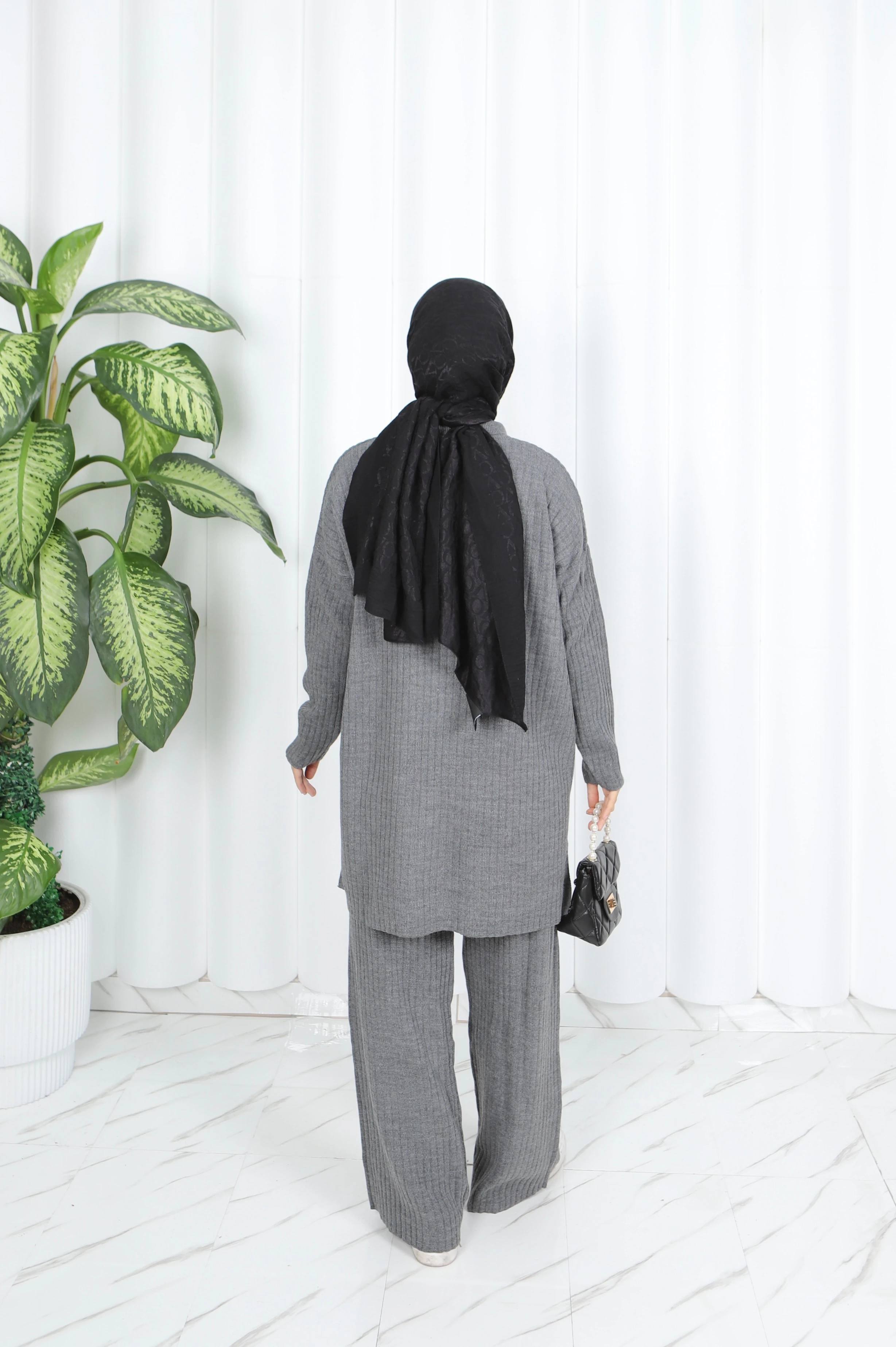 Yakası Fermuarlı Triko Pantolonlu Takım