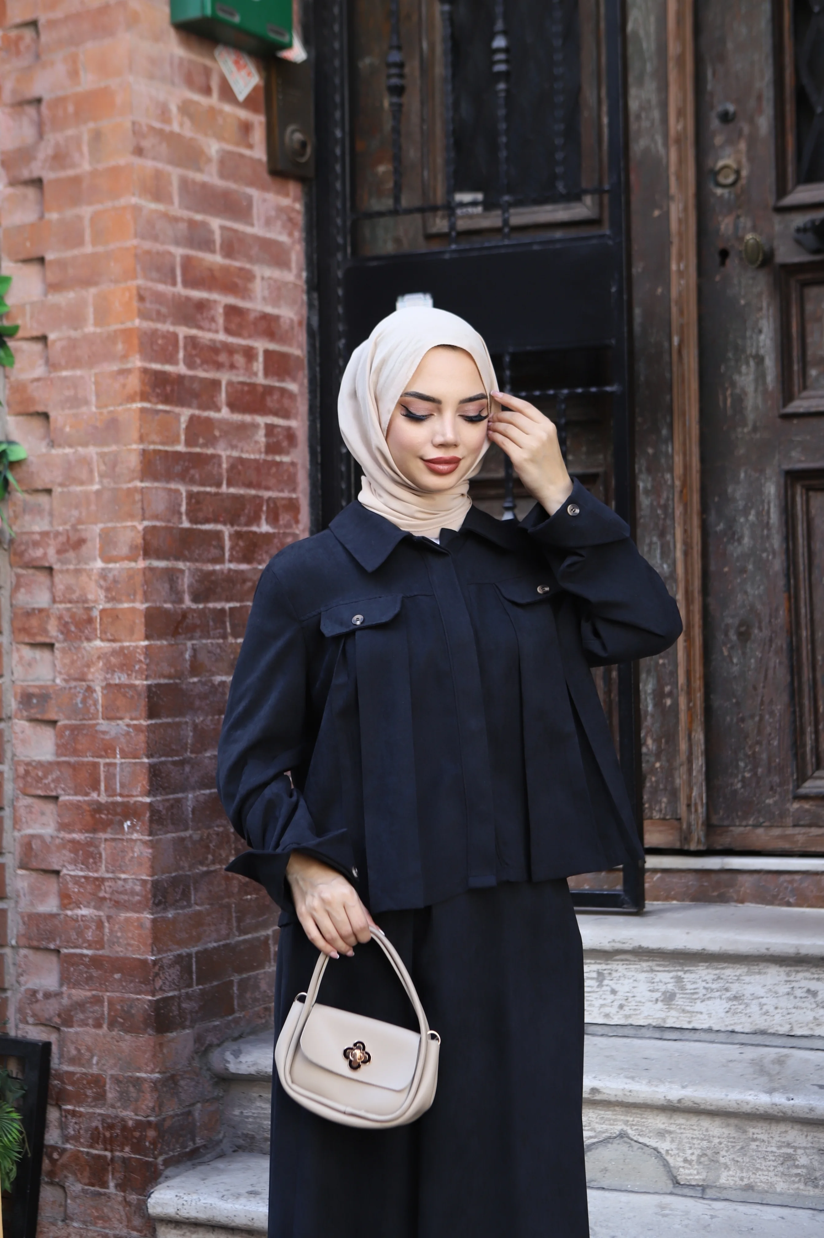 Cepli Detaylı Süet Etekli Takım