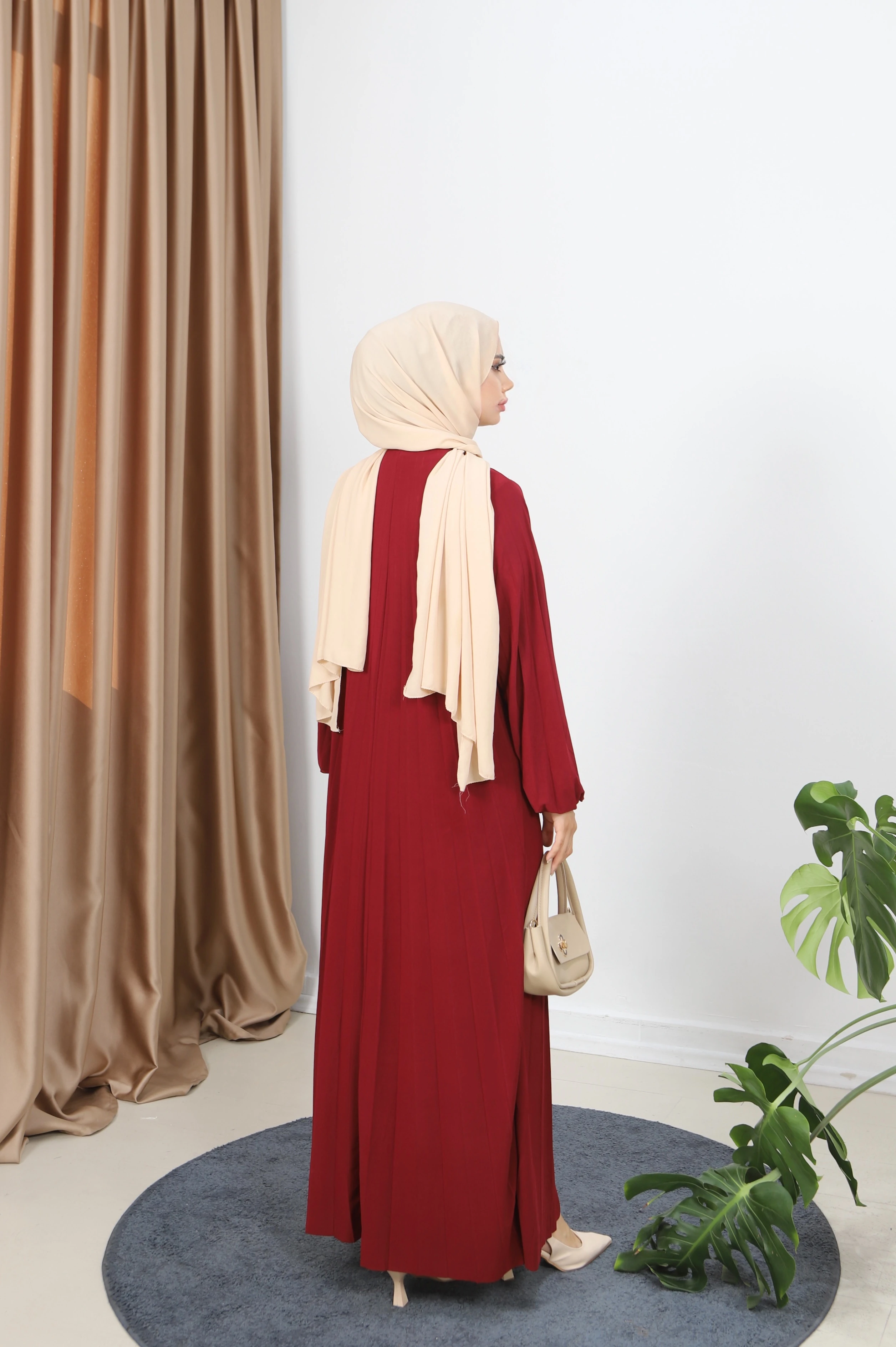 KOLYELİ PİLİSELİ SANDY ELBİSE