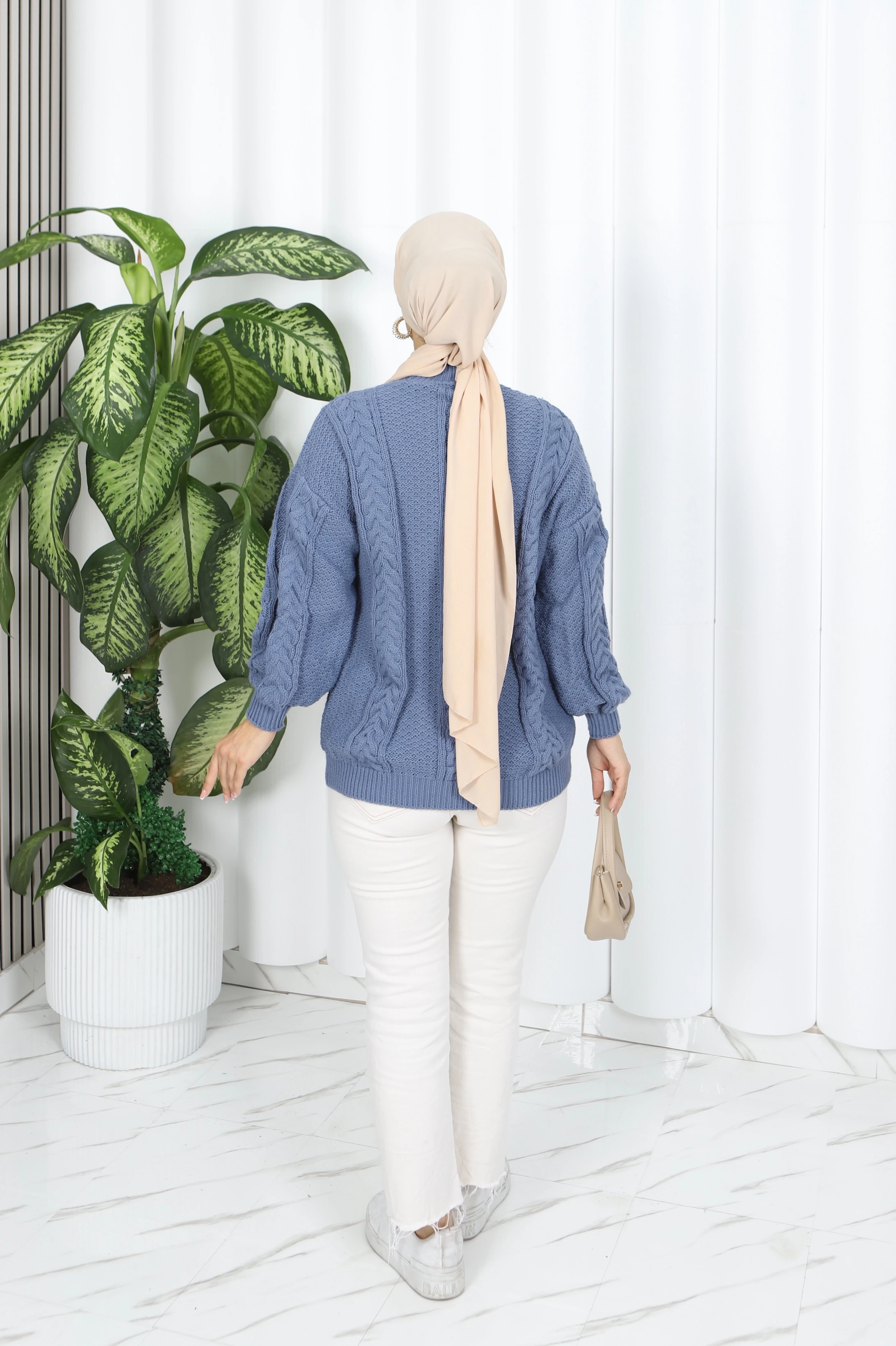 SAÇ ÖRGÜLÜ NOPENLİ KAZAK