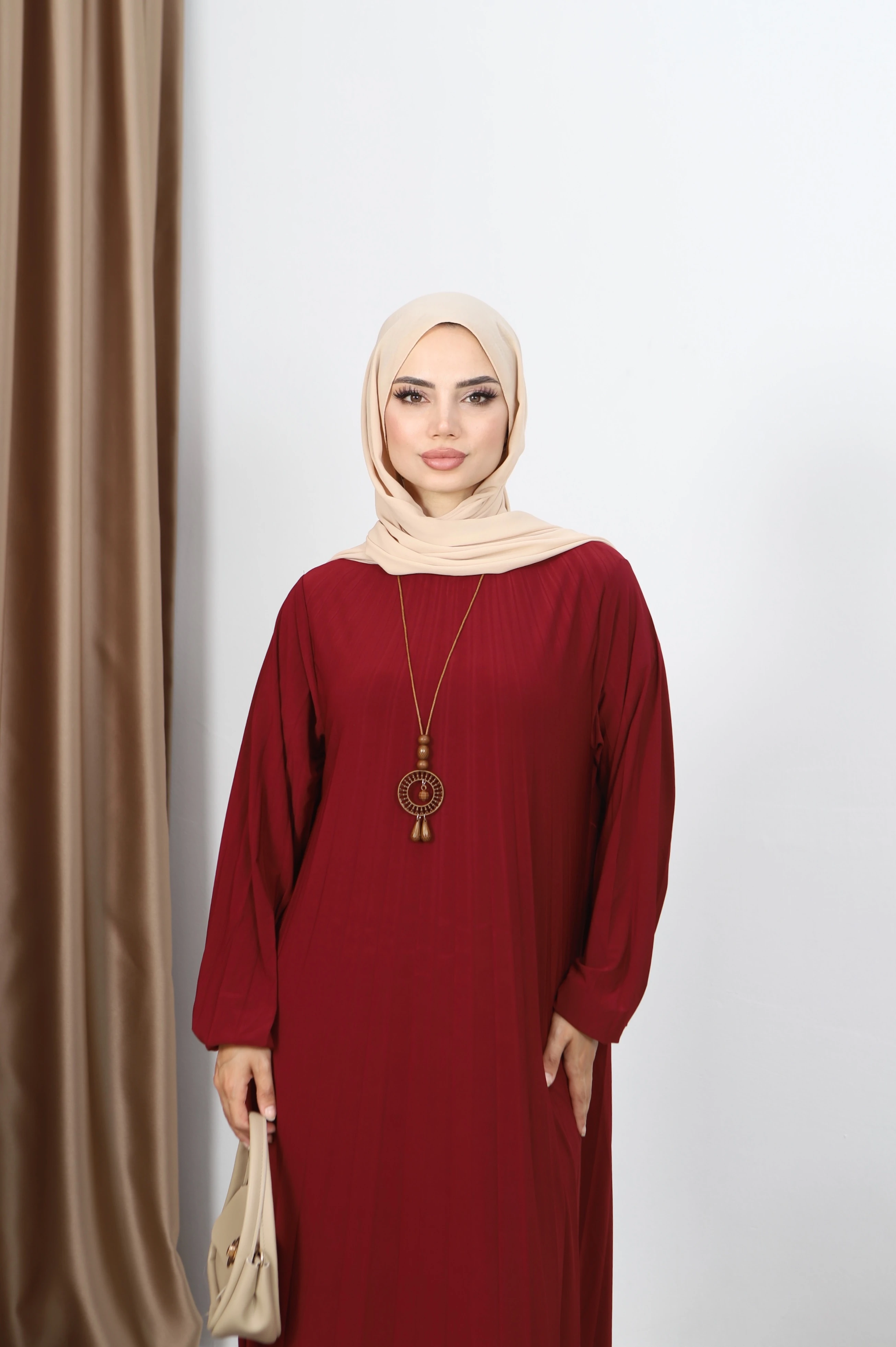 KOLYELİ PİLİSELİ SANDY ELBİSE