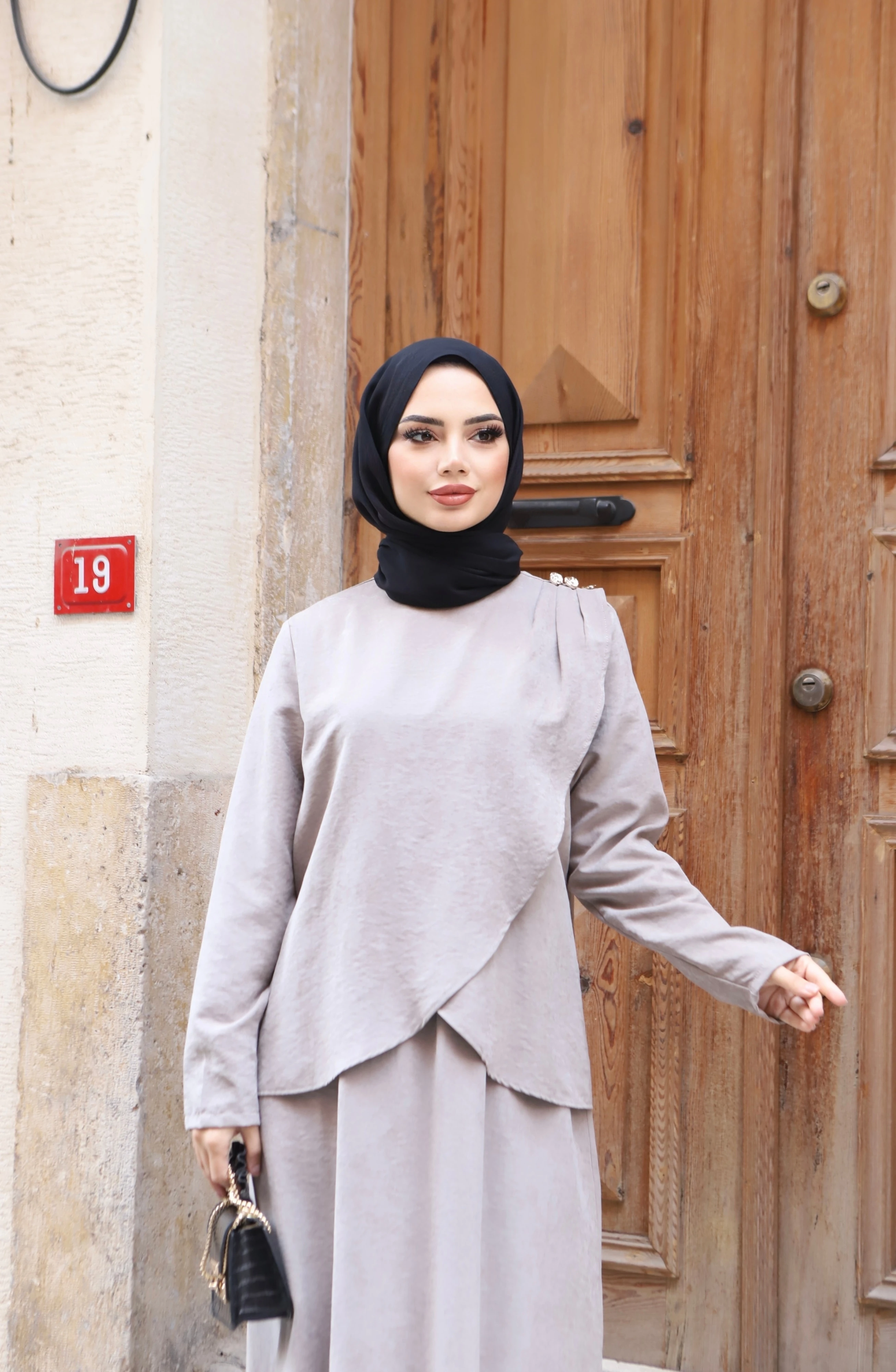 Omuzdan Pileli İpek Süet Elbise