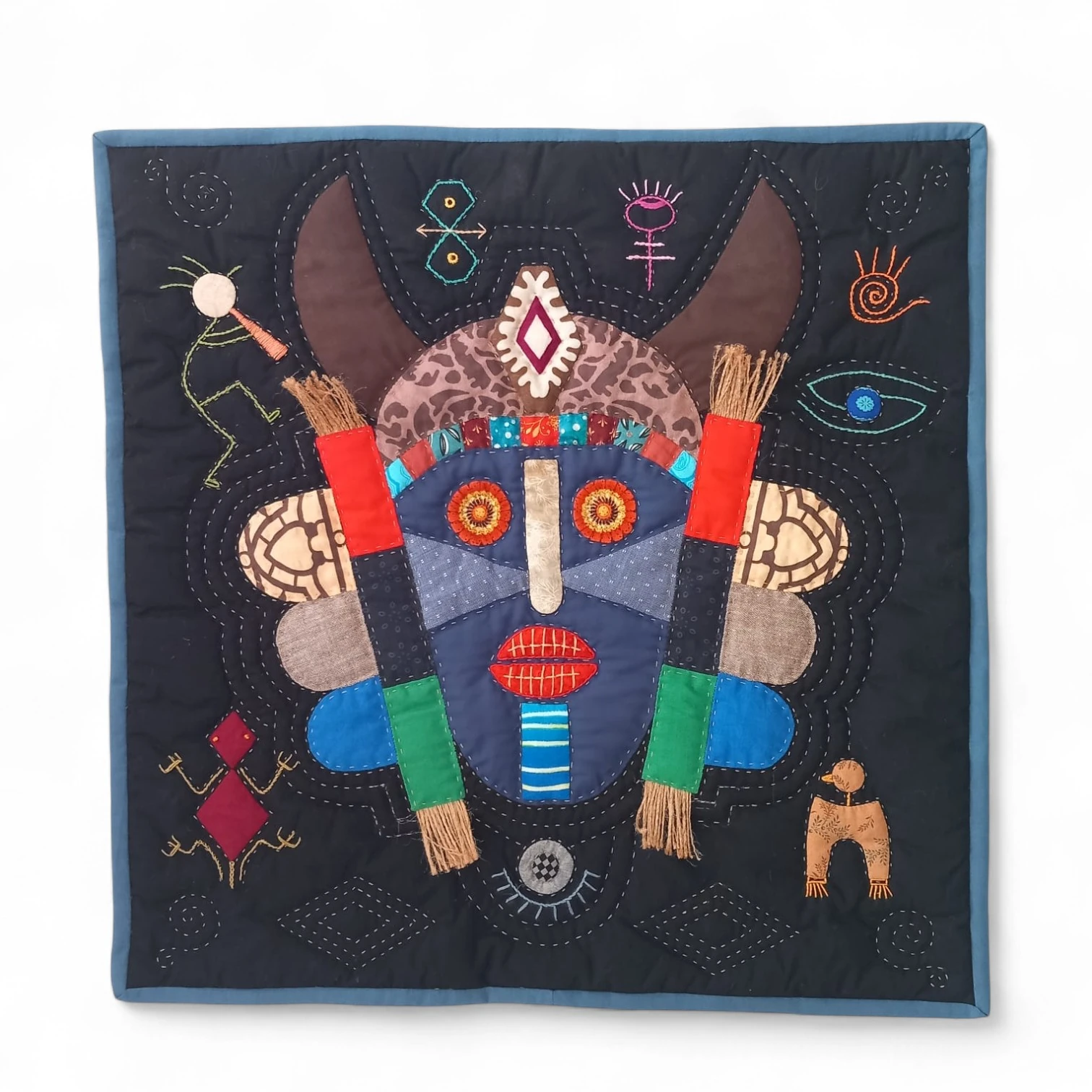 Geleneksel Afrika Kabile Maskı Patchwork Duvar Panosu 1