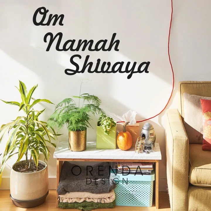 “Om Namah Shivaya” Ahşap Duvar Yazısı