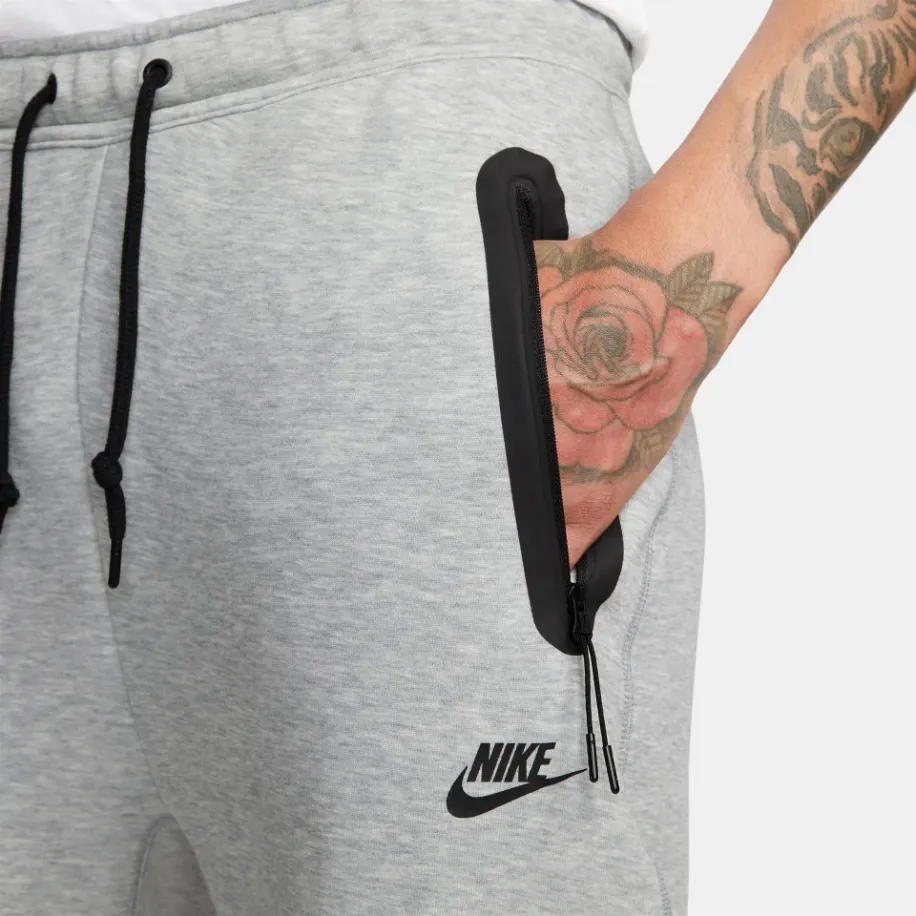 Nike Sportswear Tech Fleece Baggy Grey