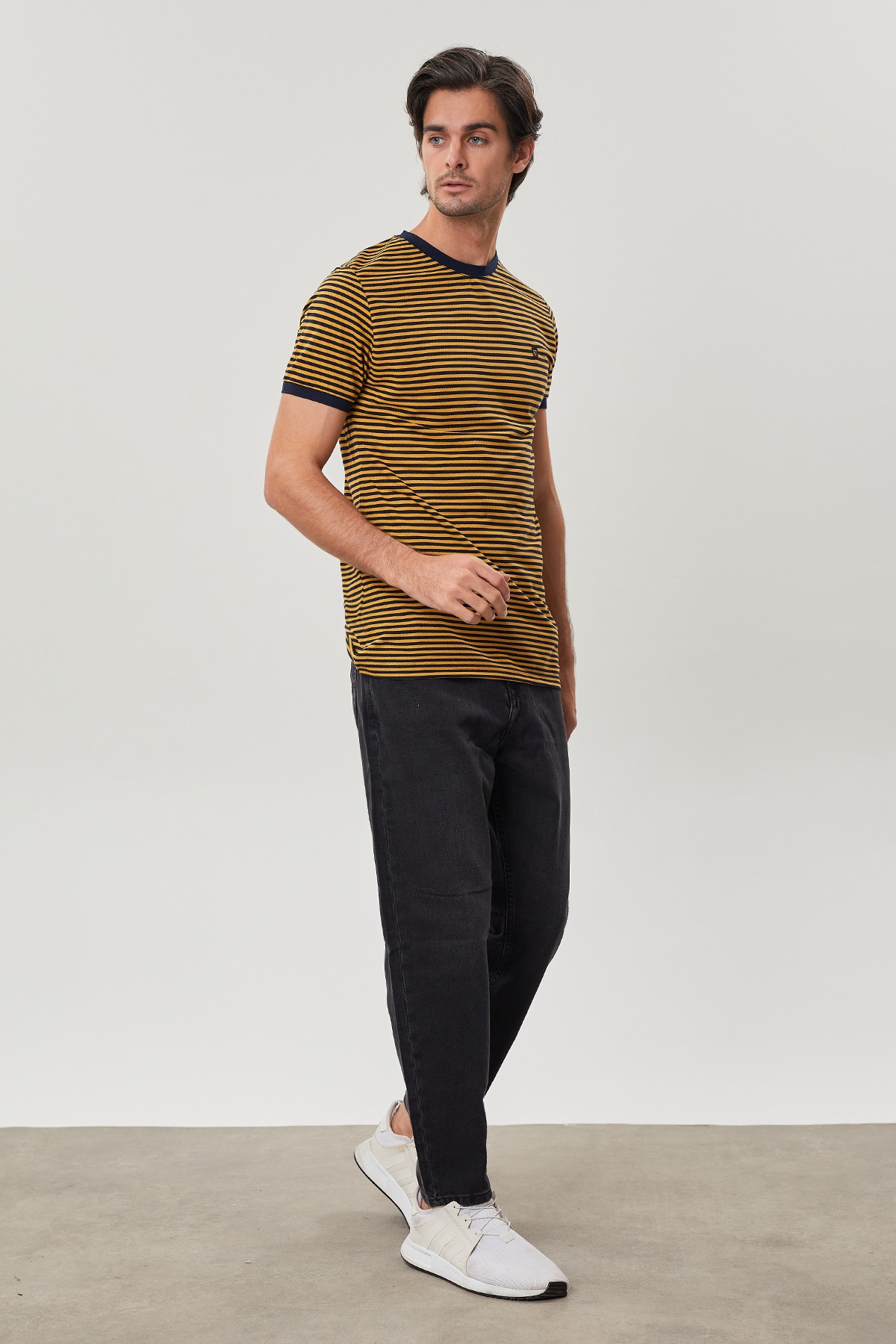 Klasik Kalıp Bisiklet Yaka Çizgili T-Shirt