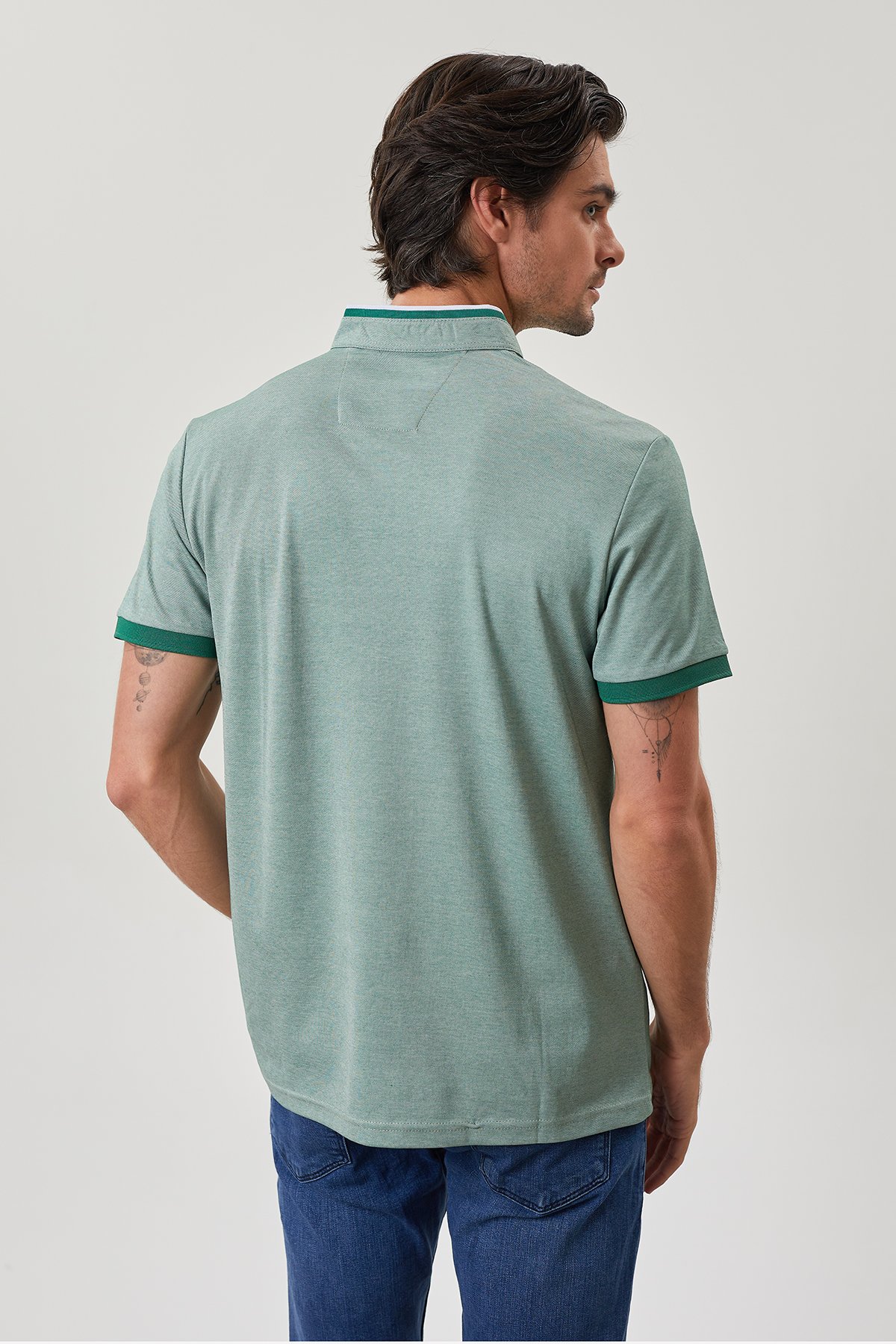 Hakim Yaka Regular Fit Cepli Erkek Çıtçıt Detaylı T-Shirt
