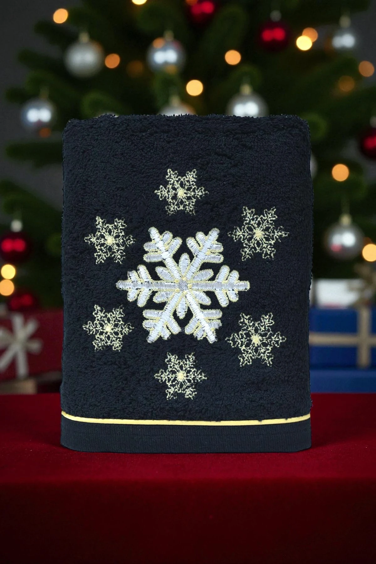 Nakışlı Kar Tanesi Desenli 50x90cm Yılbaşı Havlusu