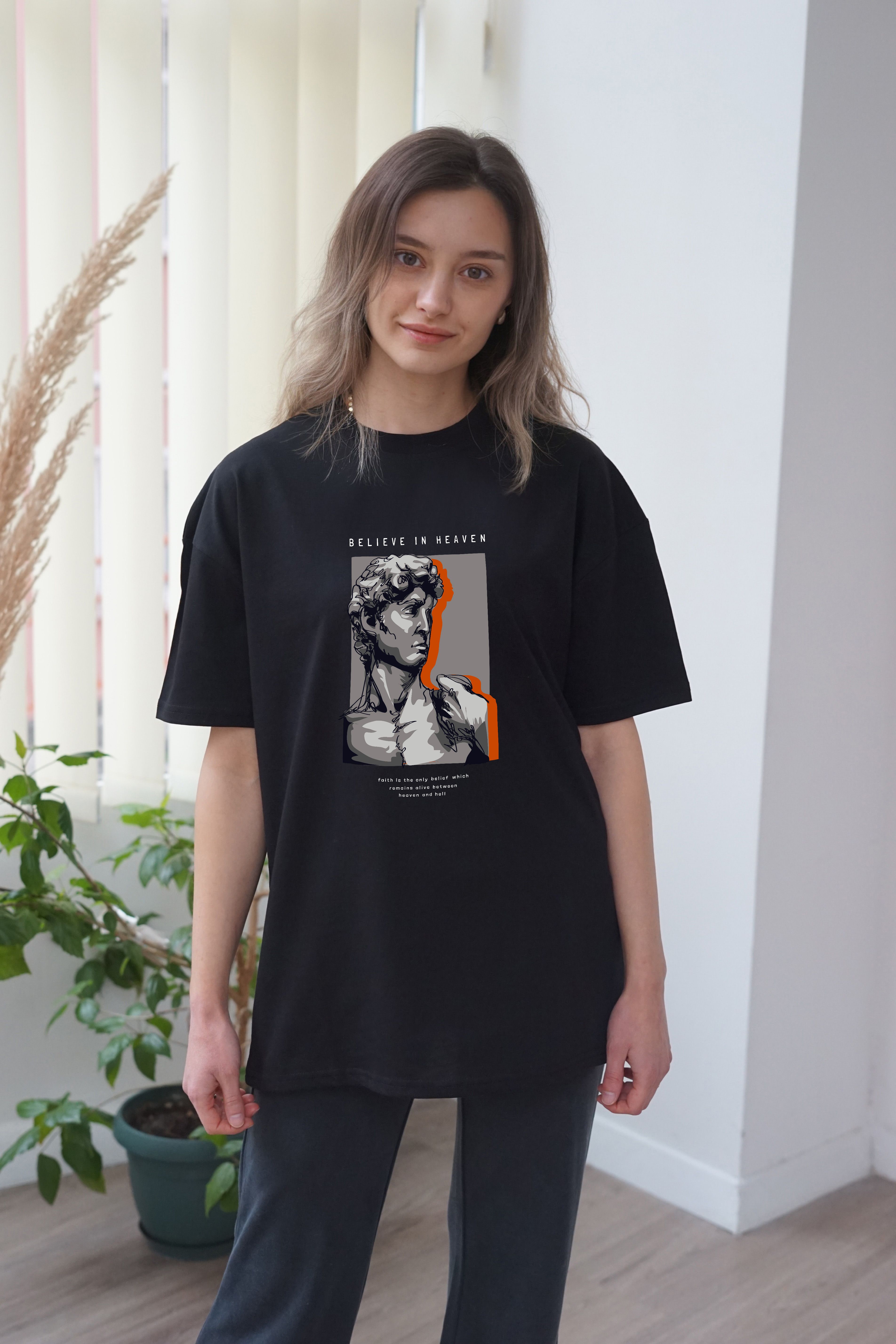 Unisex Believe In Heaven Baskili T-shirt - Siyah
